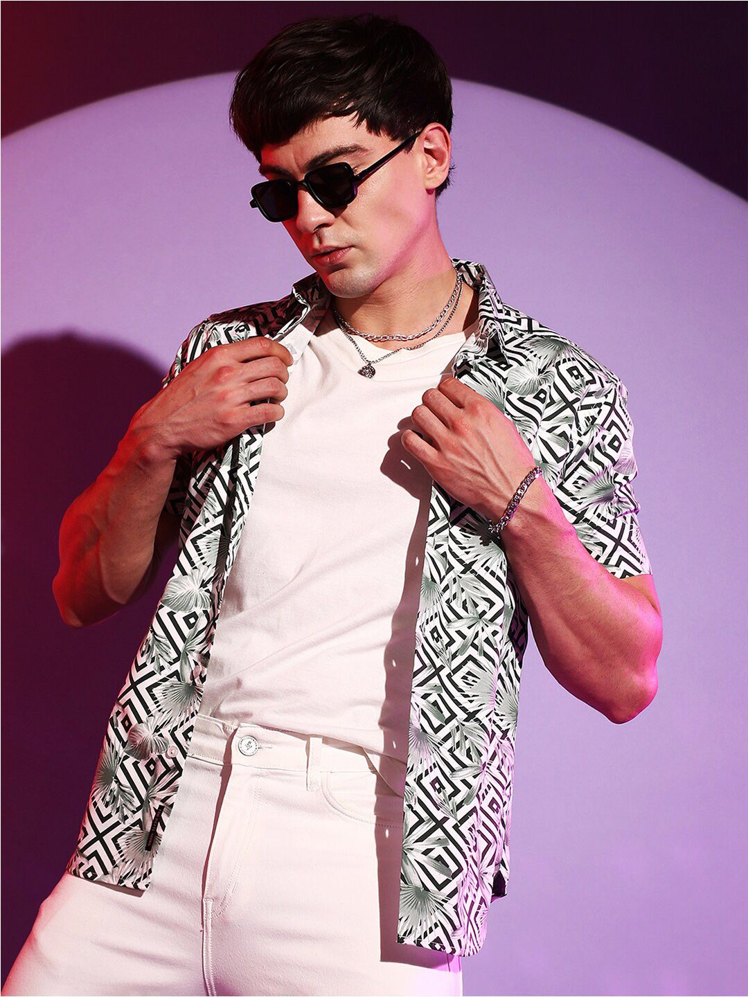 CAHOOT White & Black Geometric Printed Classic Cotton Casual Shirt