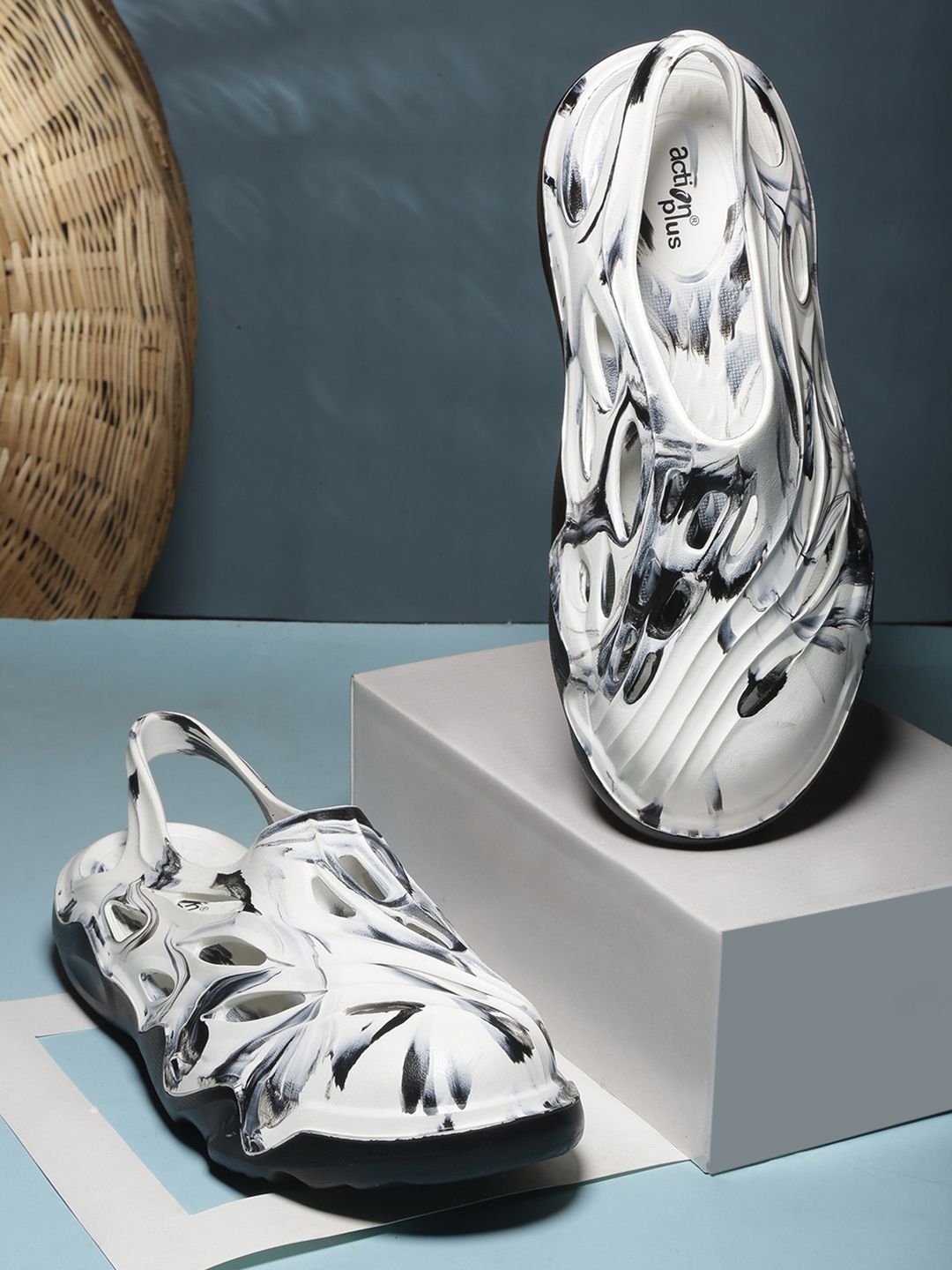 Action Plus Men Camouflage Printed Rubber Clogs