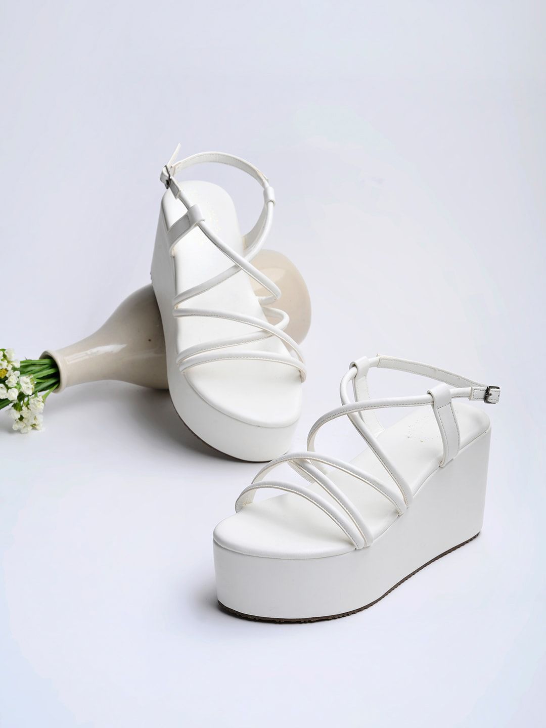 Shoetopia Shoetopia Girls Flatform Heels with Buckles