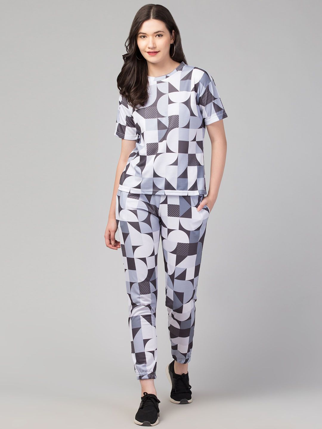 FFLIRTYGO Geometric Printed T-shirt with Joggers