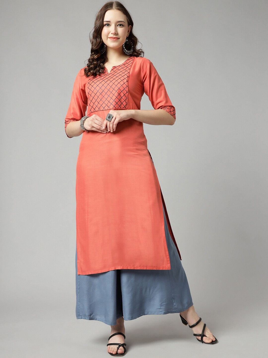 HETSA Geometric Yoke Design Notched Neck Thread Work Kurta Price in India