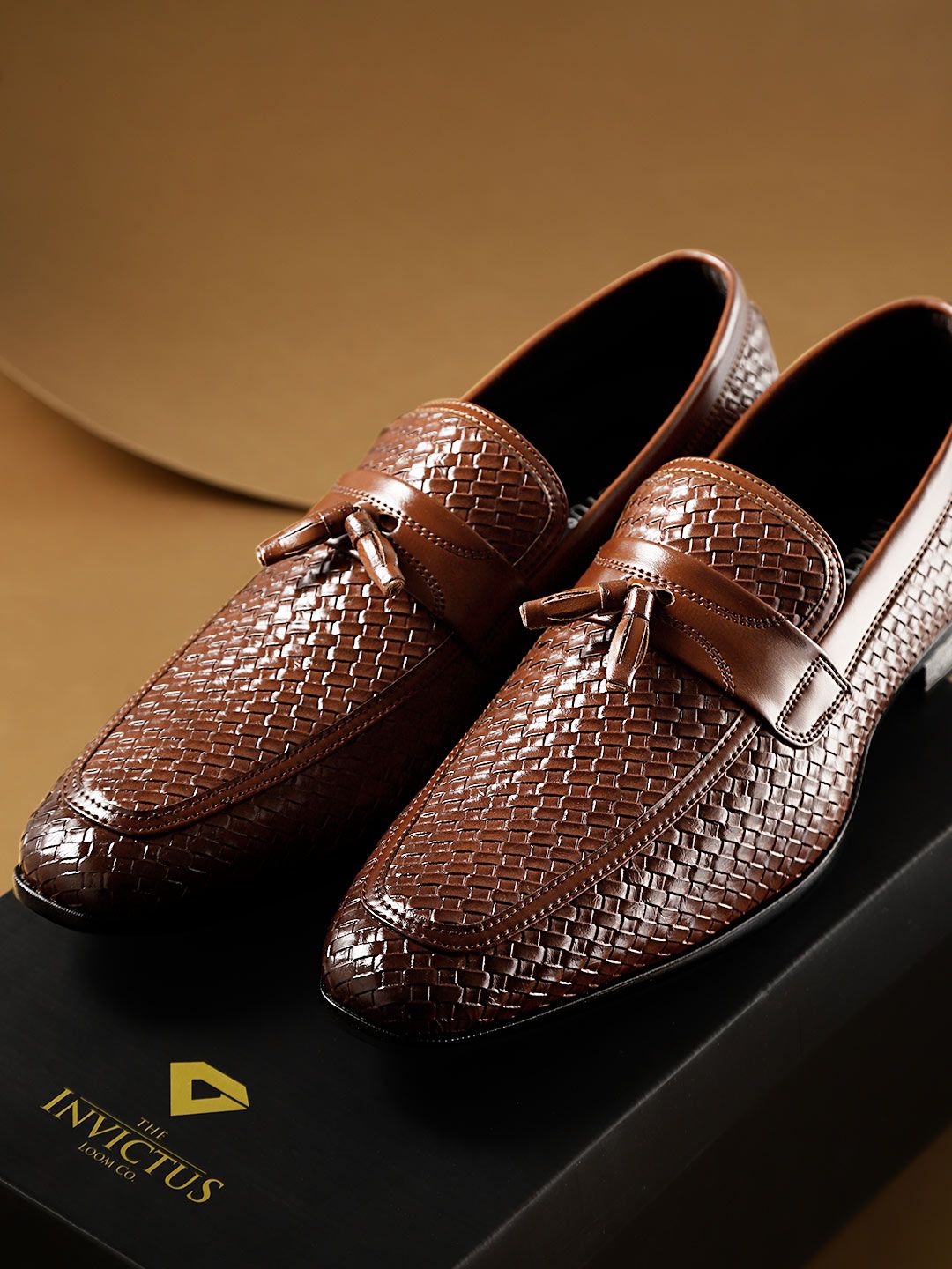 INVICTUS Men Brown Basketweave Loafers