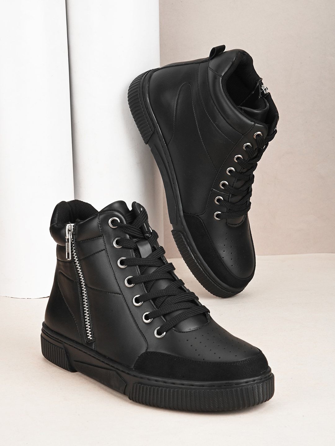 The Roadster Lifestyle Co. Women Black Lightweight Mid-Top Sneakers