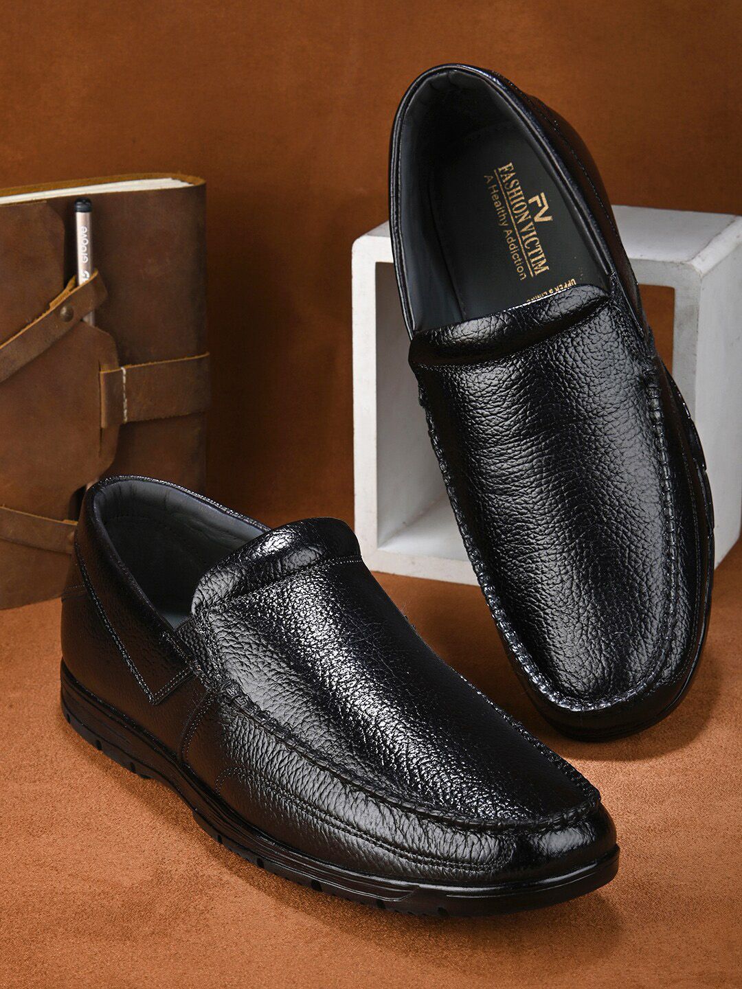 Fashion Victim Men Textured Leather Round-Toe Formal Loafers