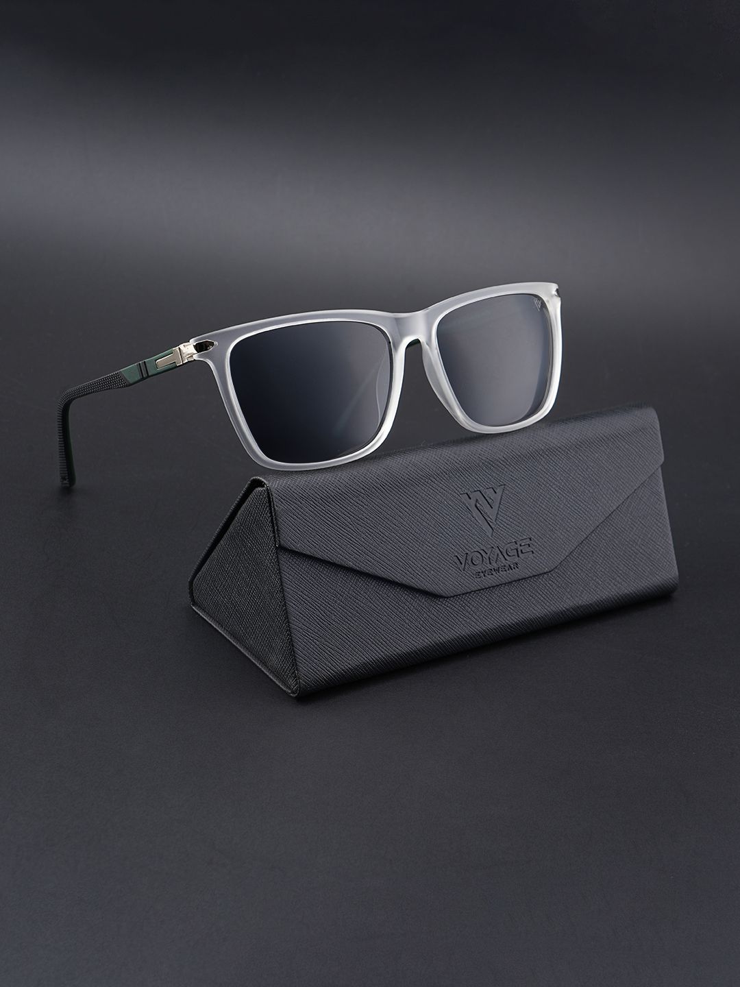 Voyage Unisex Wayfarer Sunglasses with Polarised and UV Protected Lens TR8082PMG4491