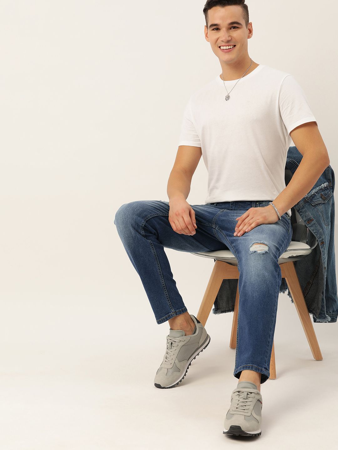 Mast & Harbour Men Mildly Distressed Heavy Fade Stretchable Jeans