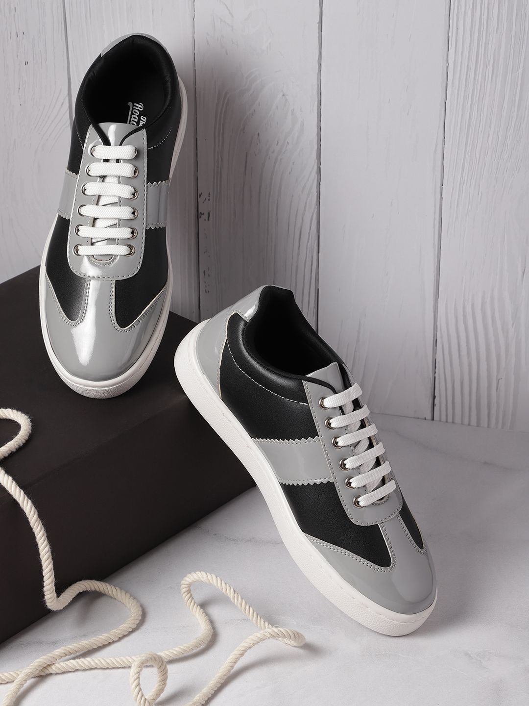The Roadster Lifestyle Co. Women Colourblocked Round-Toe Everyday Sneakers
