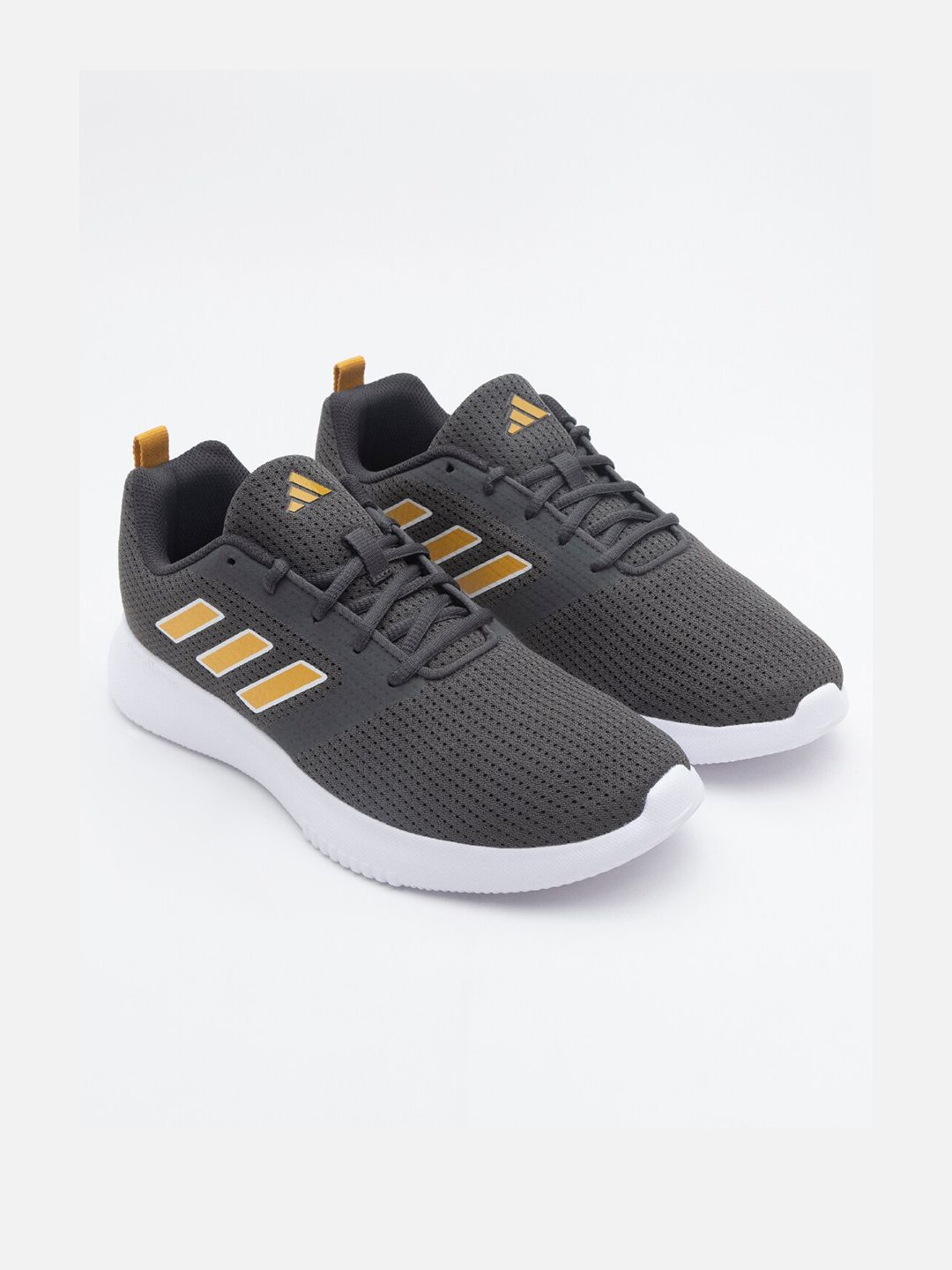 ADIDAS Men Fleecewalk M Running Shoes