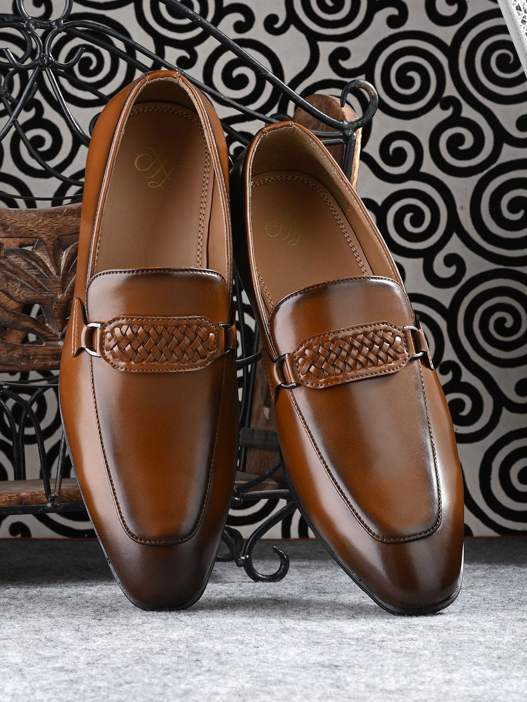 House of Pataudi Men Textured Formal Loafers