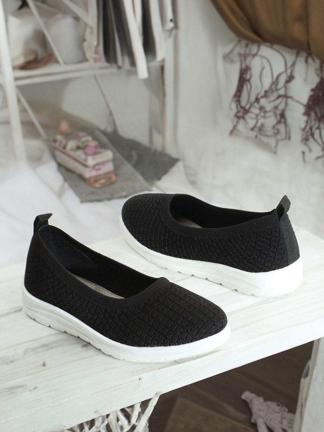 DressBerry Black & White Textured Round Toe Ballerinas