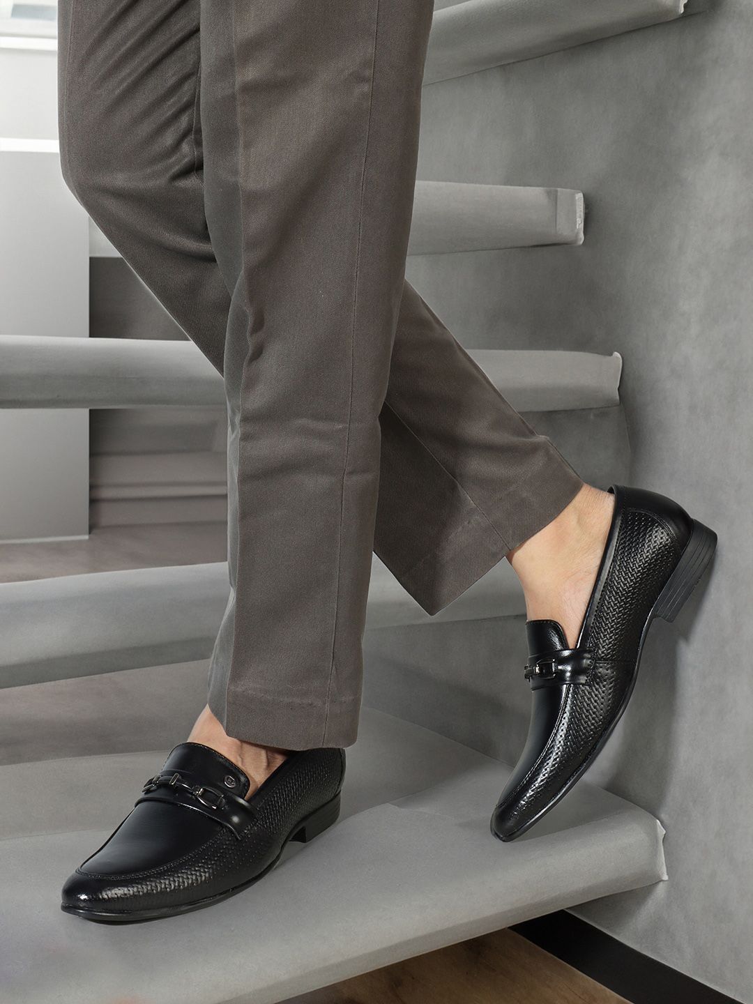 Carlton London Men Leather Formal Loafers