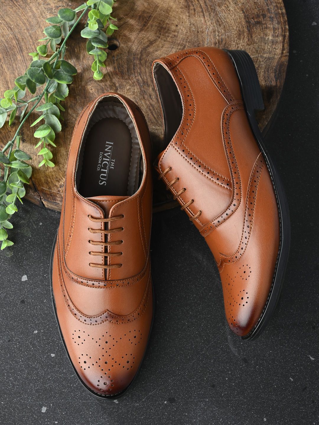 INVICTUS Men Textured Formal Brogues
