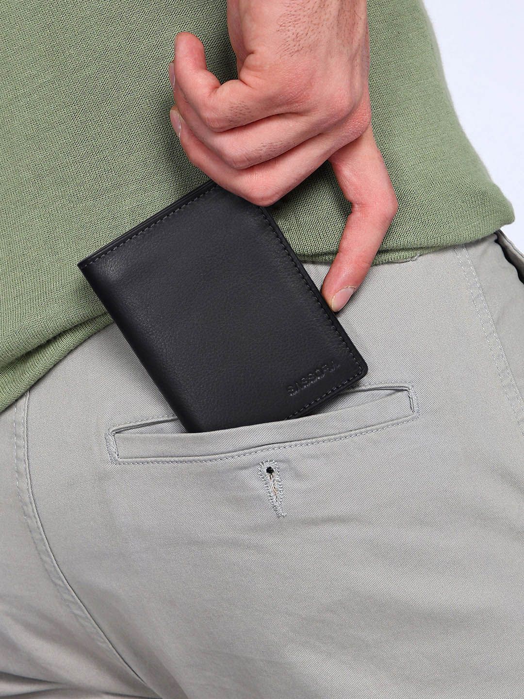 Sassora Unisex Leather RFID Two Fold Wallet