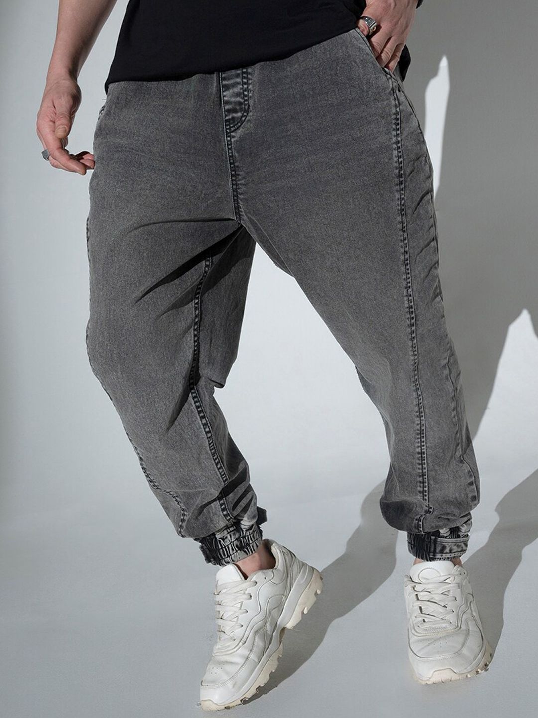 Hubberholme Men Clean Look Mid-Rise Relaxed Fit Stretchable Jeans