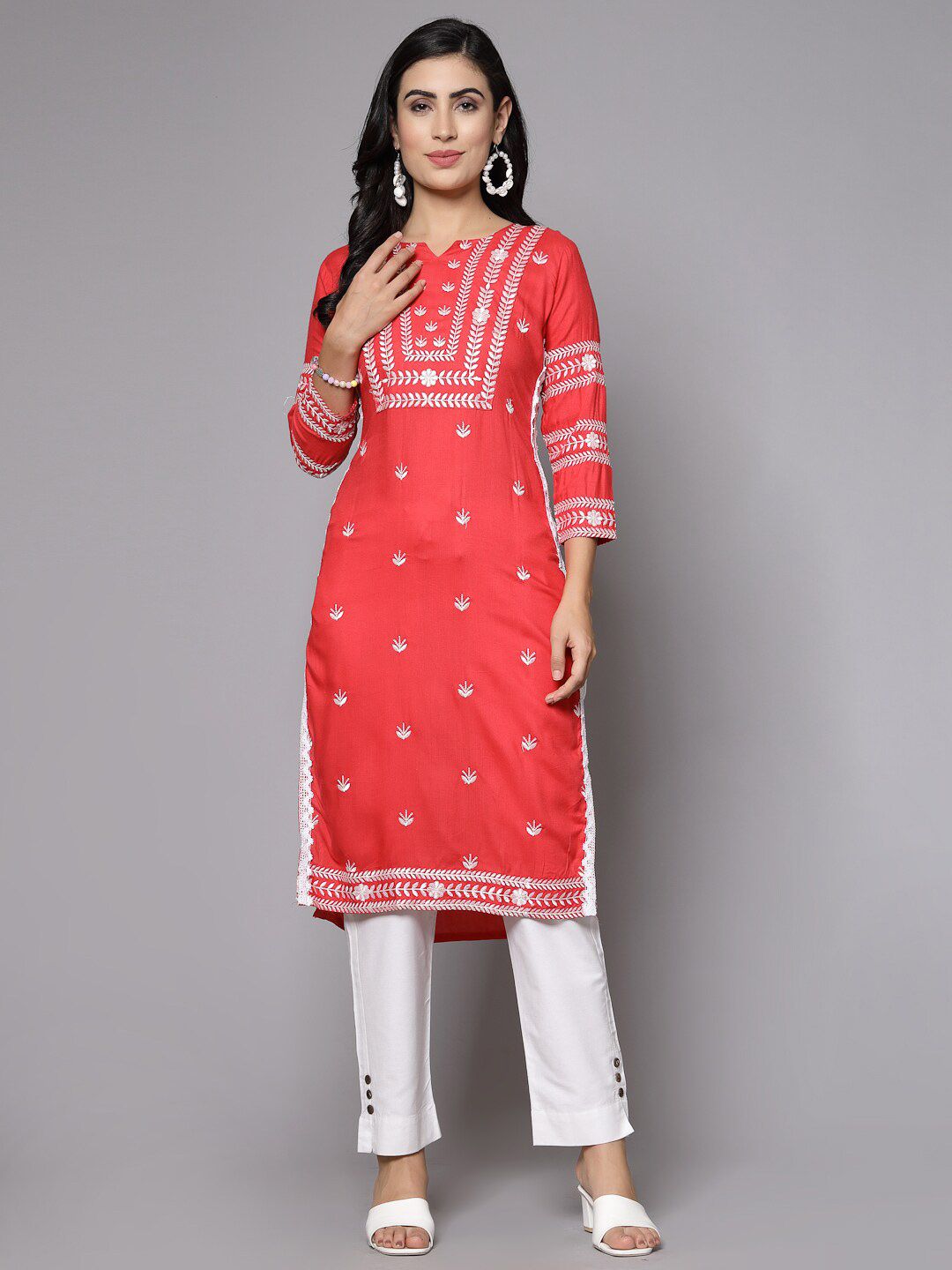 Molly & Michel Ethnic Motifs Embroidered Thread Work Straight Kurta