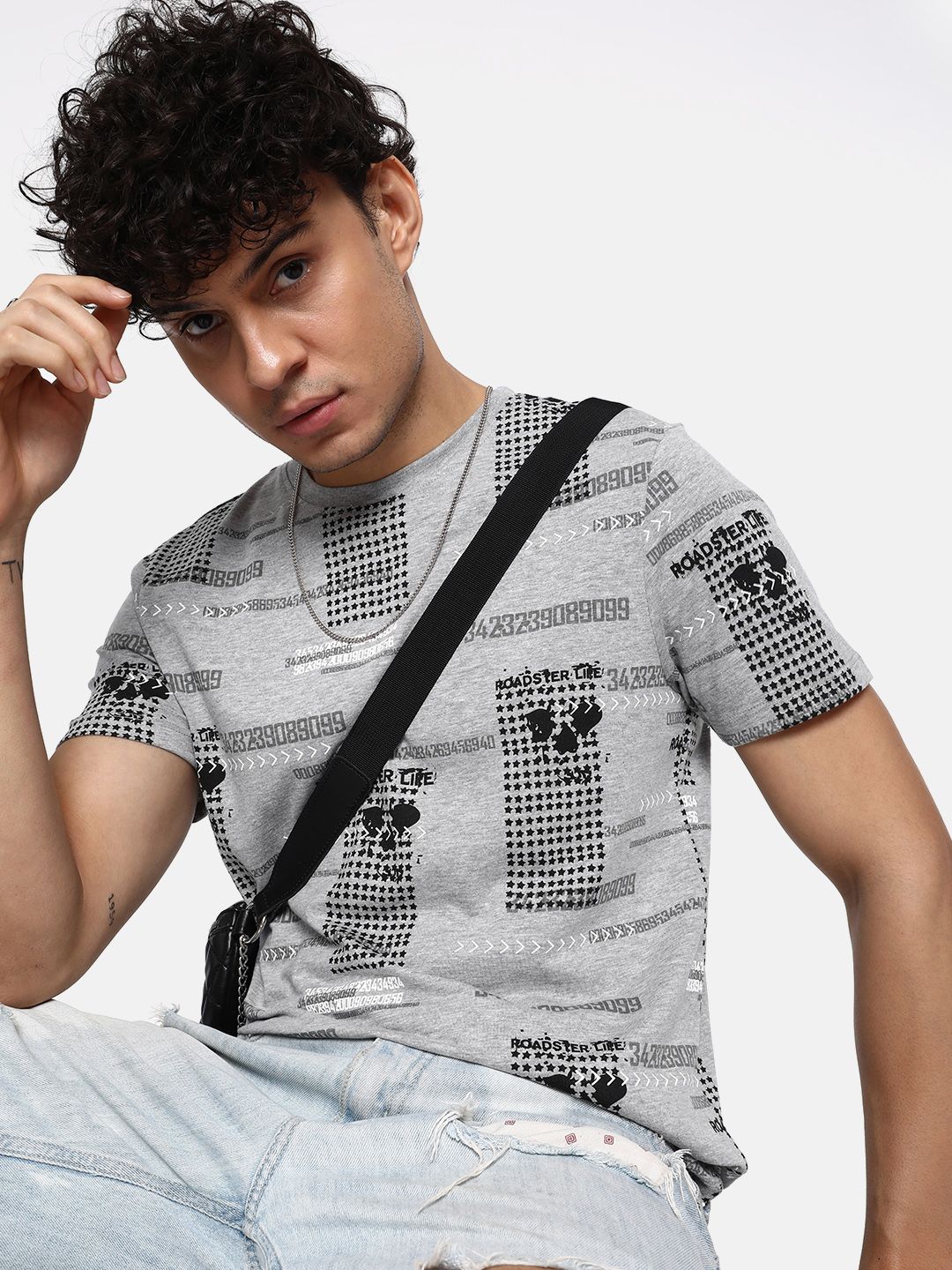 Roadster Men Grey All-Over-Printed Round Neck T-shirt