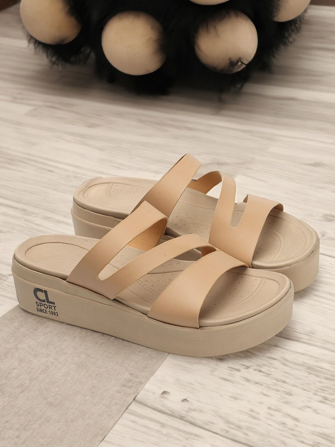 Carlton London sports Beige Flatform Sandals