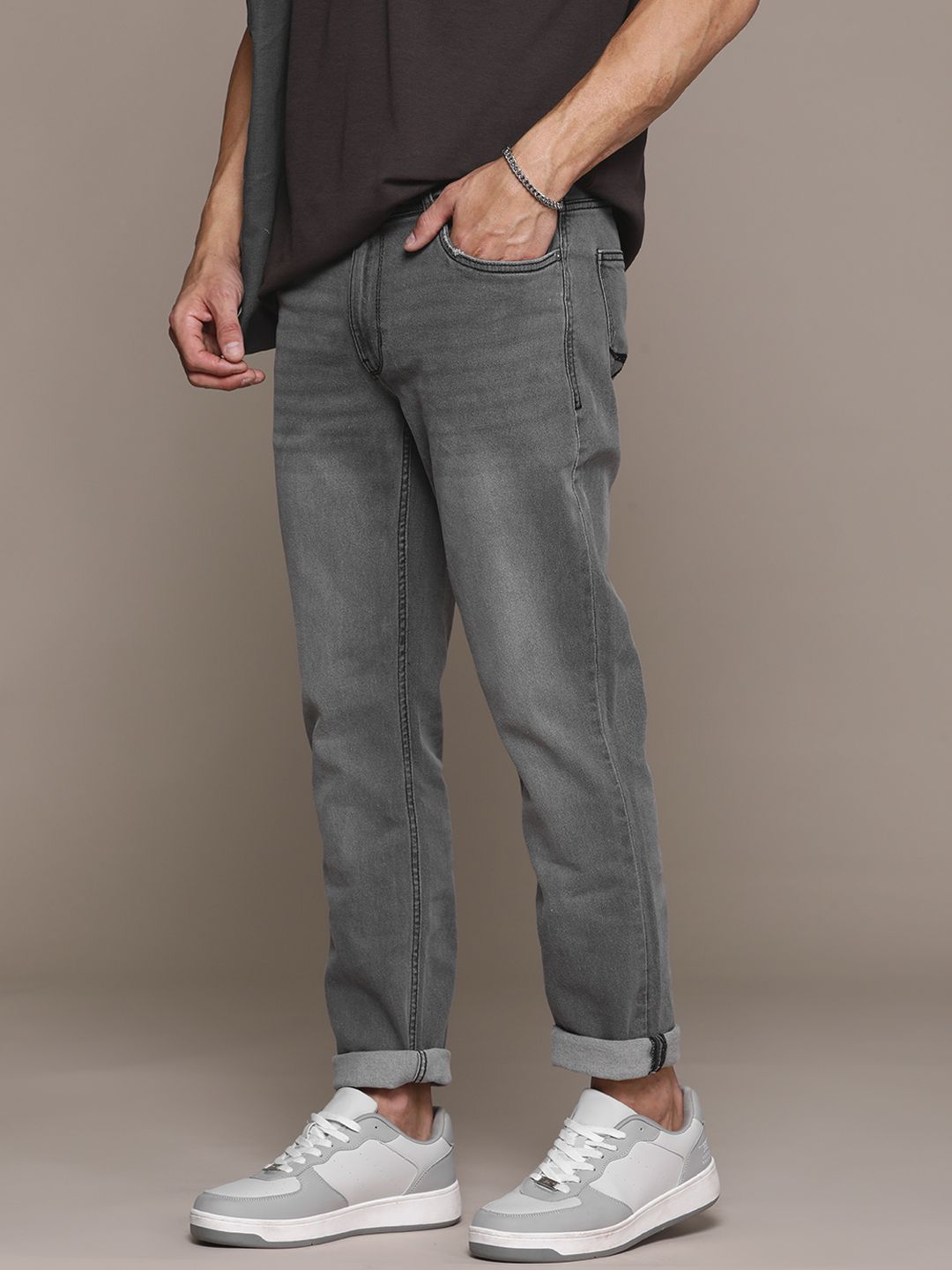 The Roadster Lifestyle Co. Men Light Fade Slim Fit Jeans