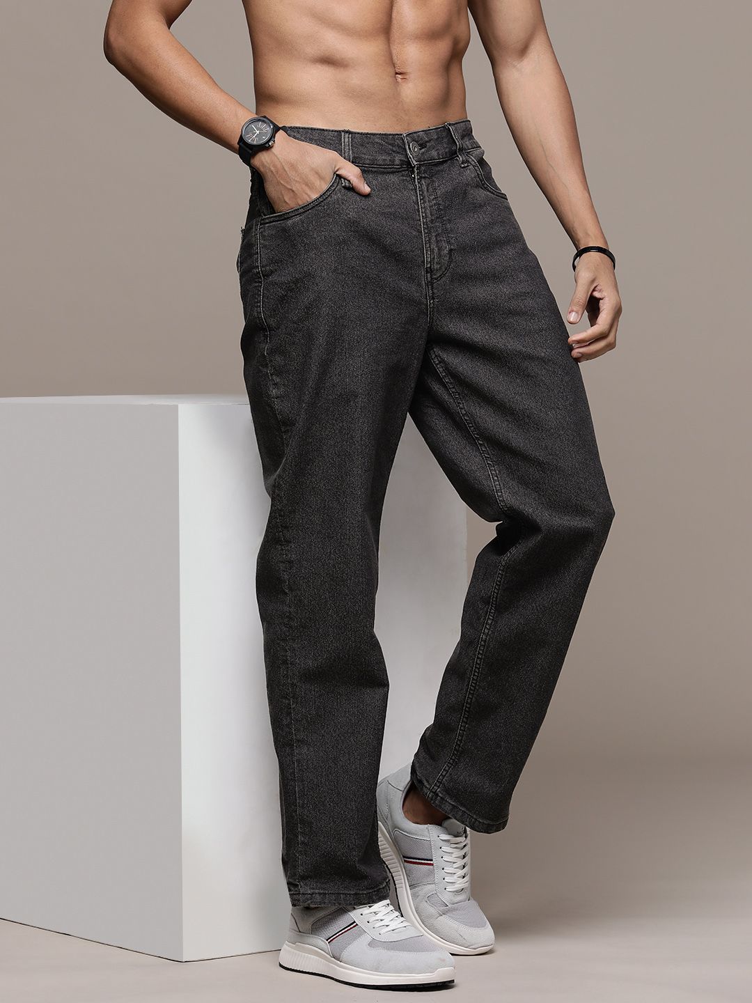 The Roadster Life Co. Men Straight Fit Light Fade Stretchable Jeans