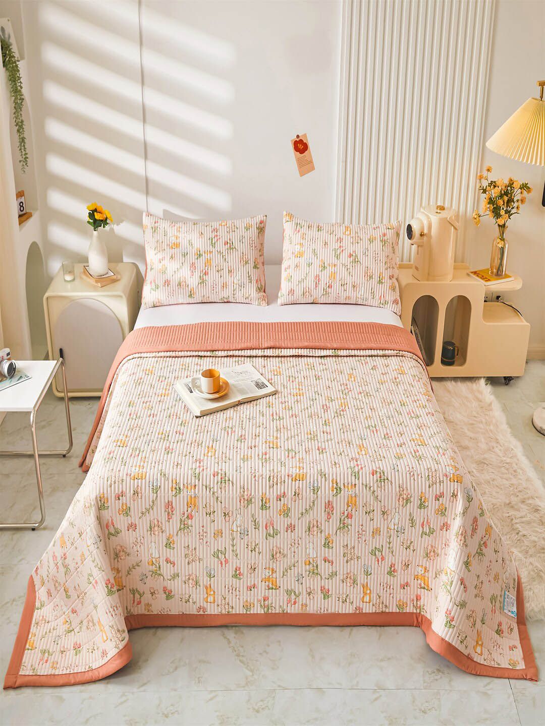 JC HOME Peach  Cream Printed 1 Double Bed Superking Bed Cover  2 Pillow Covers