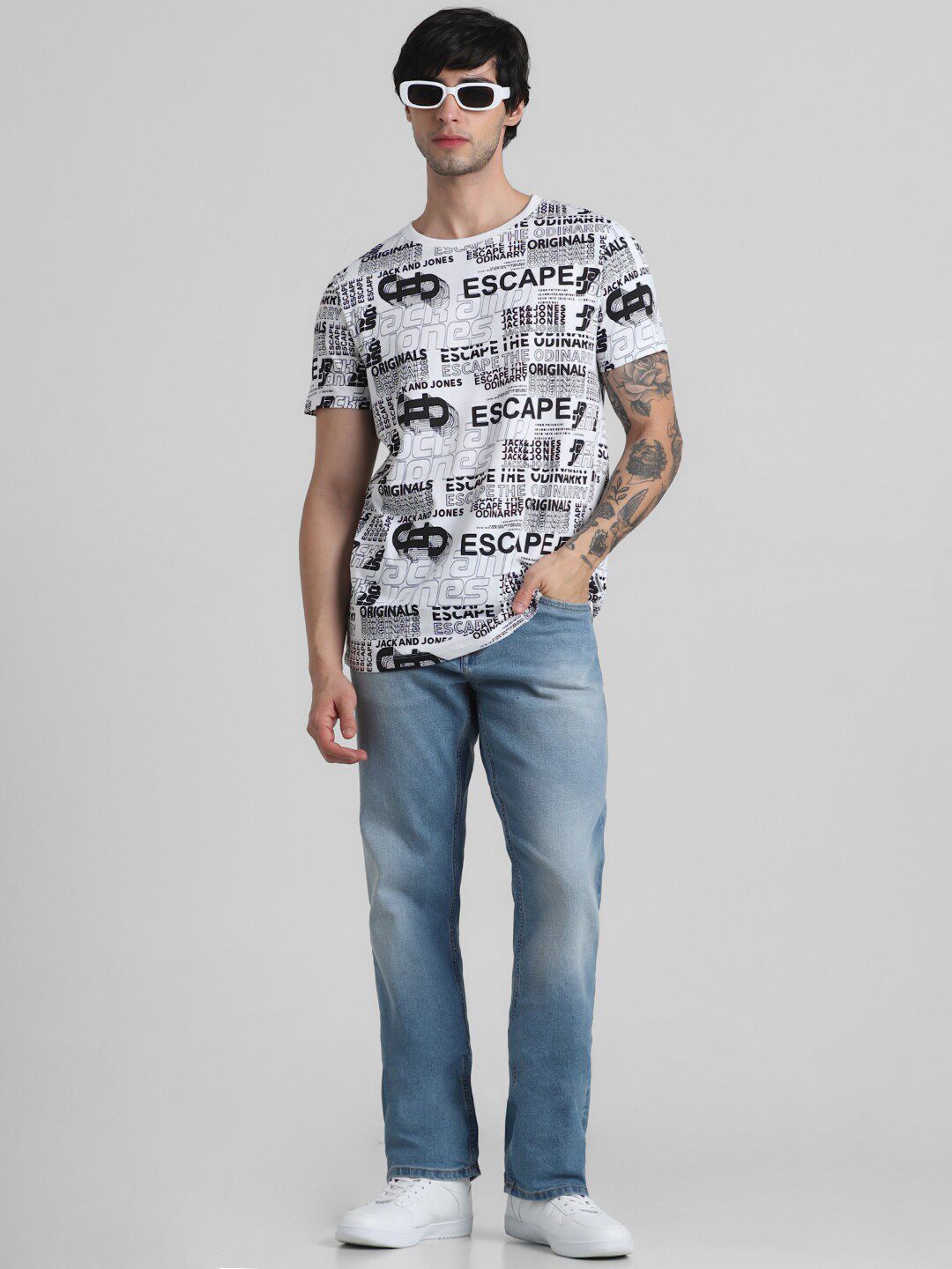 Bootcut Low-Rise Low Distress Light Fade Stretchable Jeans