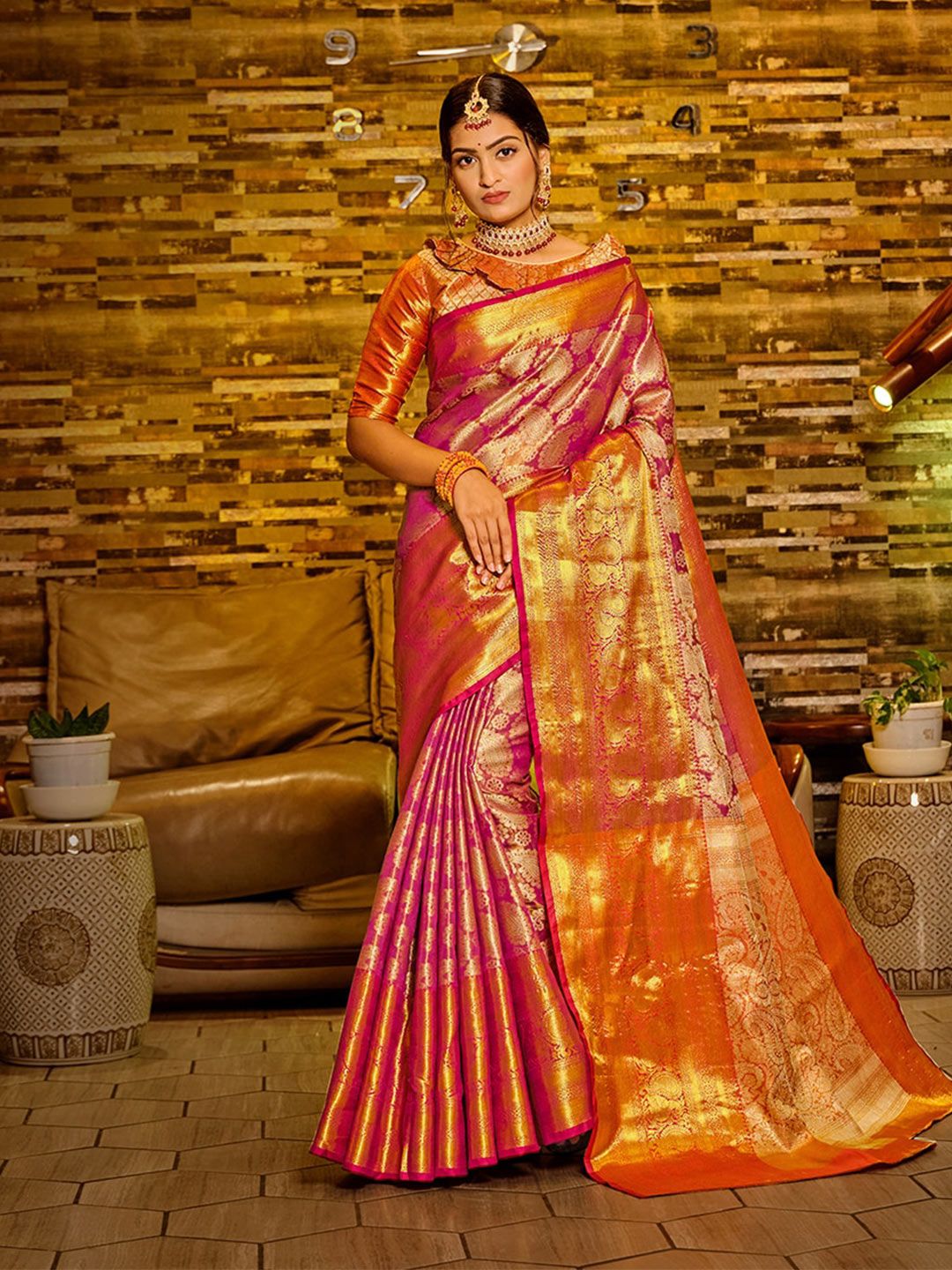 JUST FASHION Paisley Woven Design Zari Detail Kanjeevaram Saree