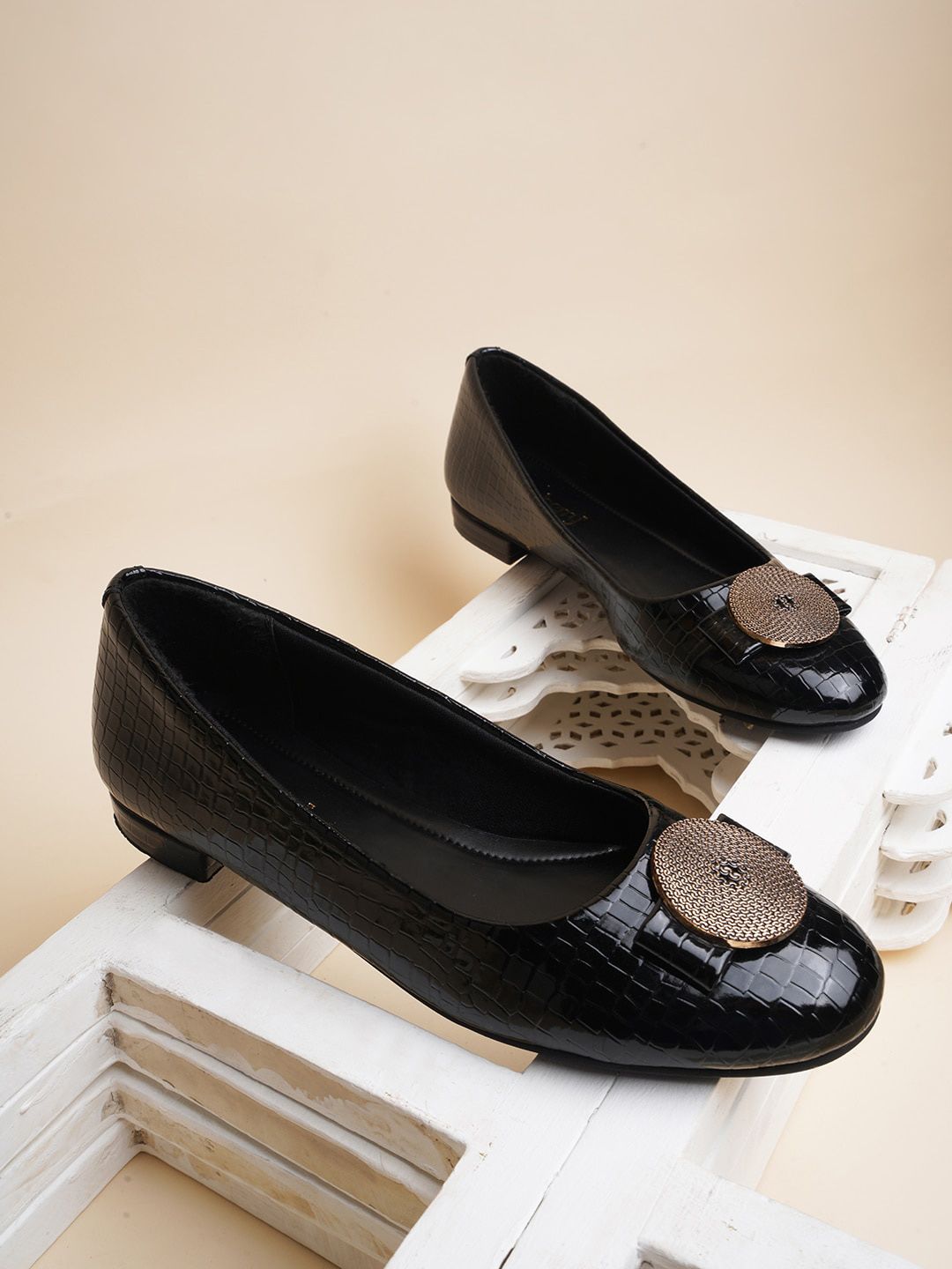 DressBerry Black Textured Ballerinas With Embellished Bows