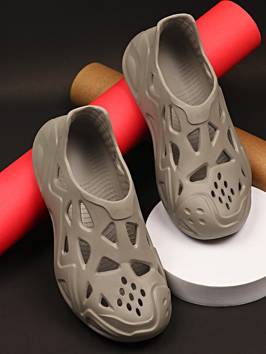 NEOZ Men Levirex Lightweight & Comfortable Grip & Bounce Less Pressure Clogs