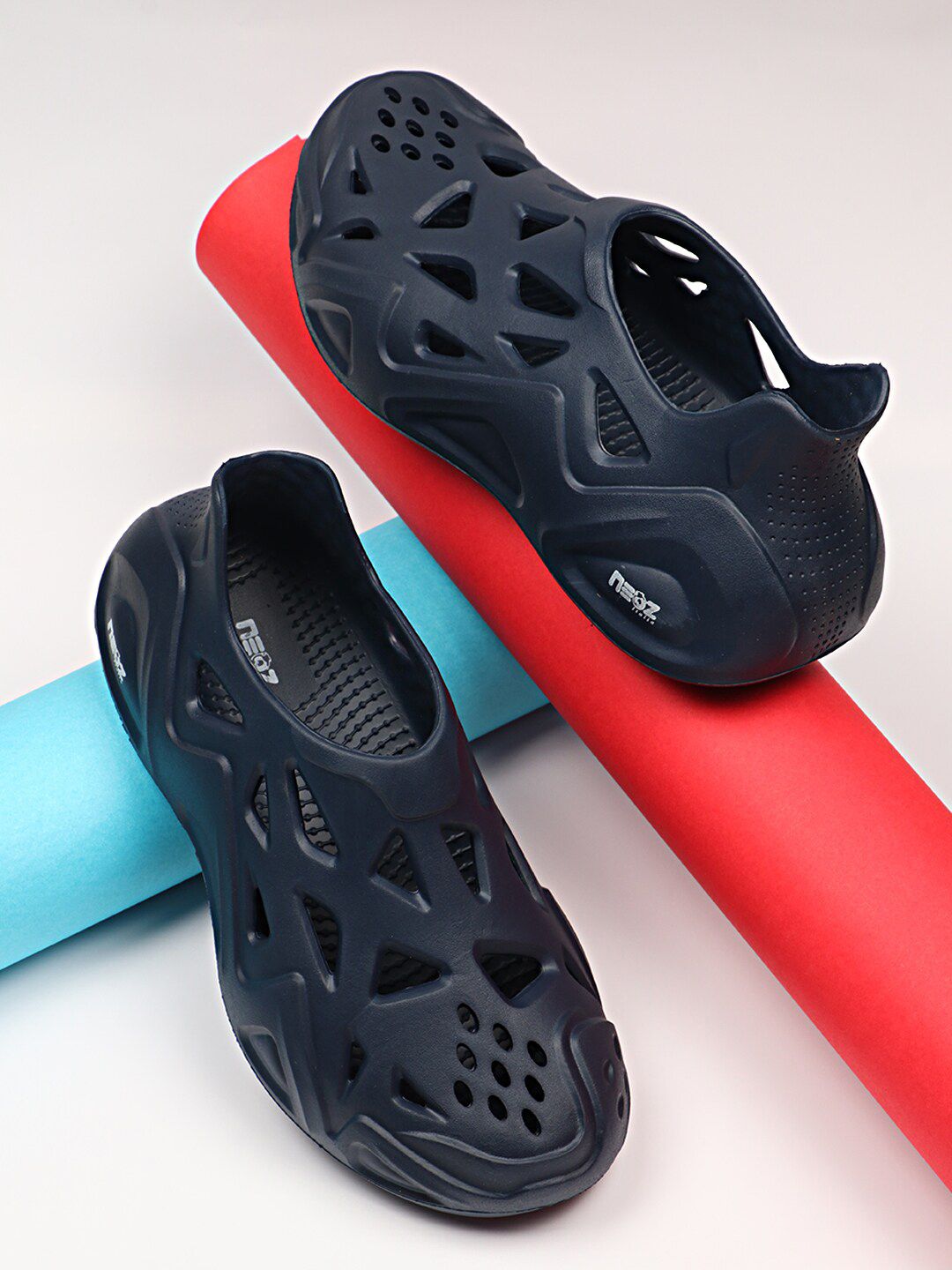 NEOZ Men Levirex Lightweight & Comfortable Grip & Bounce Less Pressure Clogs