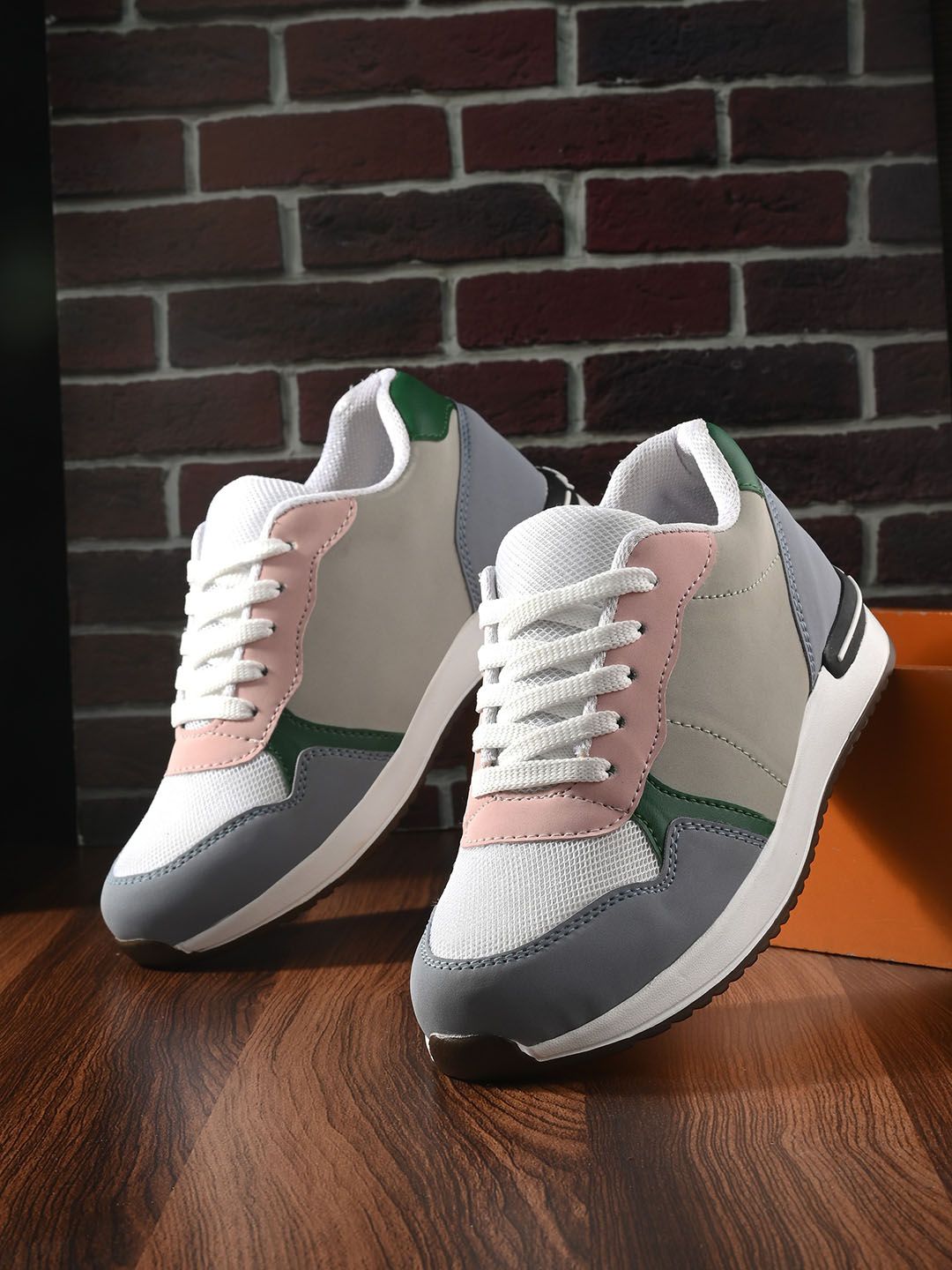 The Roadster Lifestyle Co. Women White & Grey Colourblocked Lightweight Sneakers