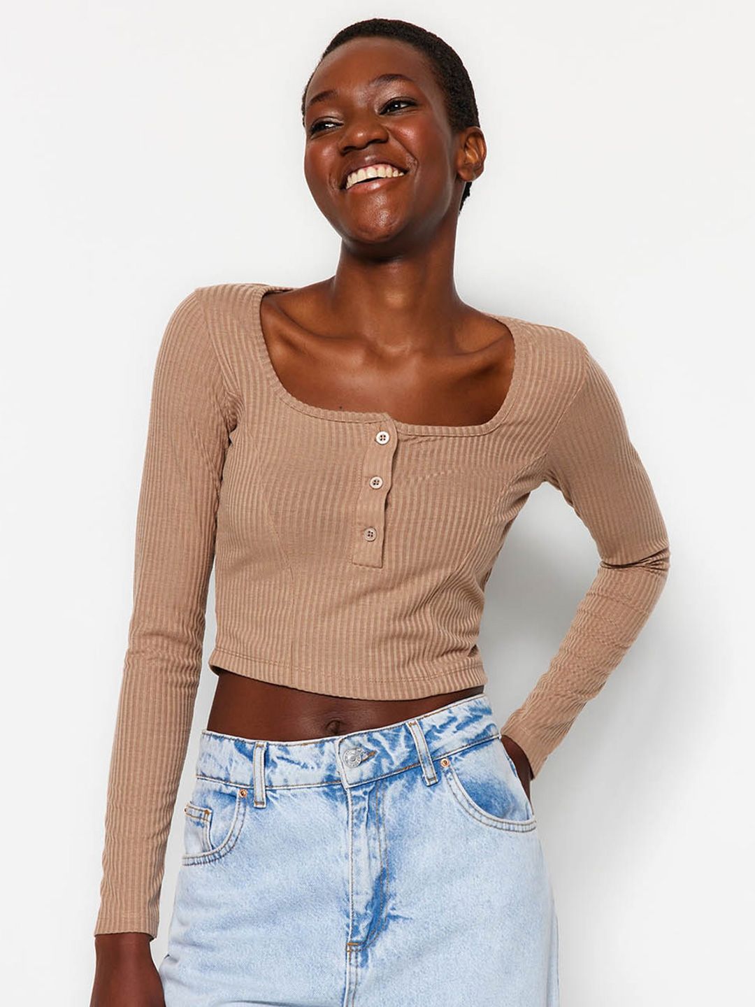 Camicia Crop Bodycon Trendyol Donna – Scollo Tondo, Maglia Aderente – 100% Poliestere, Colore Cannella, Taglia S/36
