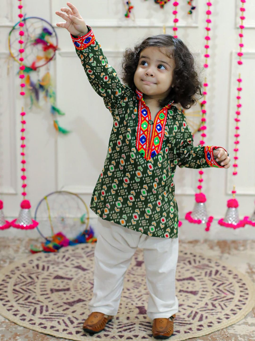 BownBee Boys Ethnic Motifs Printed Regular Thread Work Pure Cotton Kurta with Pyjamas