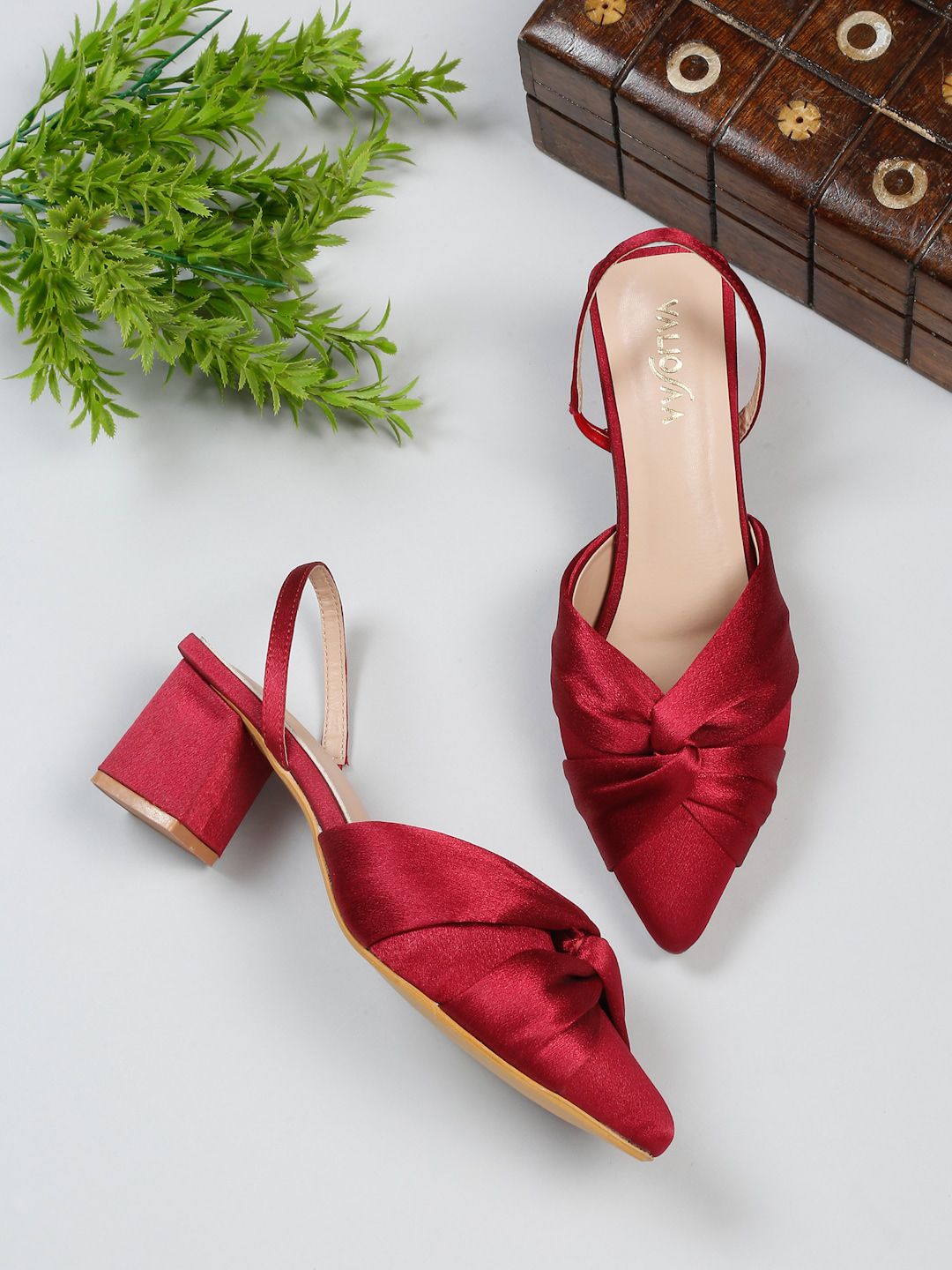 VALIOSAA Knotted Strap Block Heel Mules