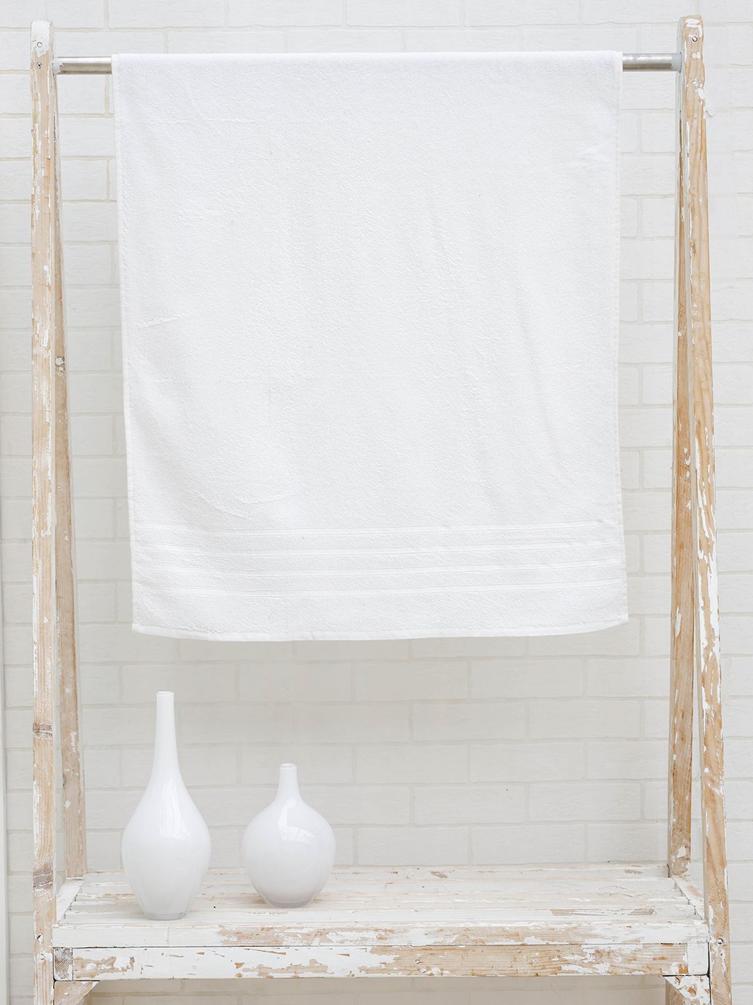 Ariana White High-Absorbent 450 GSM Quick-Dry Cotton Bath Towel
