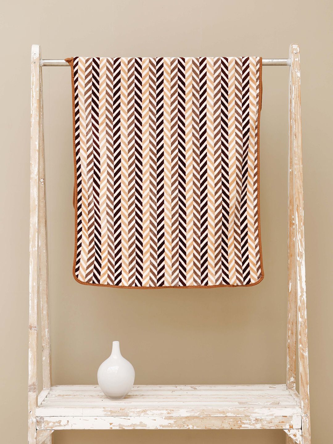 Ariana Brown & Beige Geometric Print Superior High Absorbent 400 GSM Bath Towel