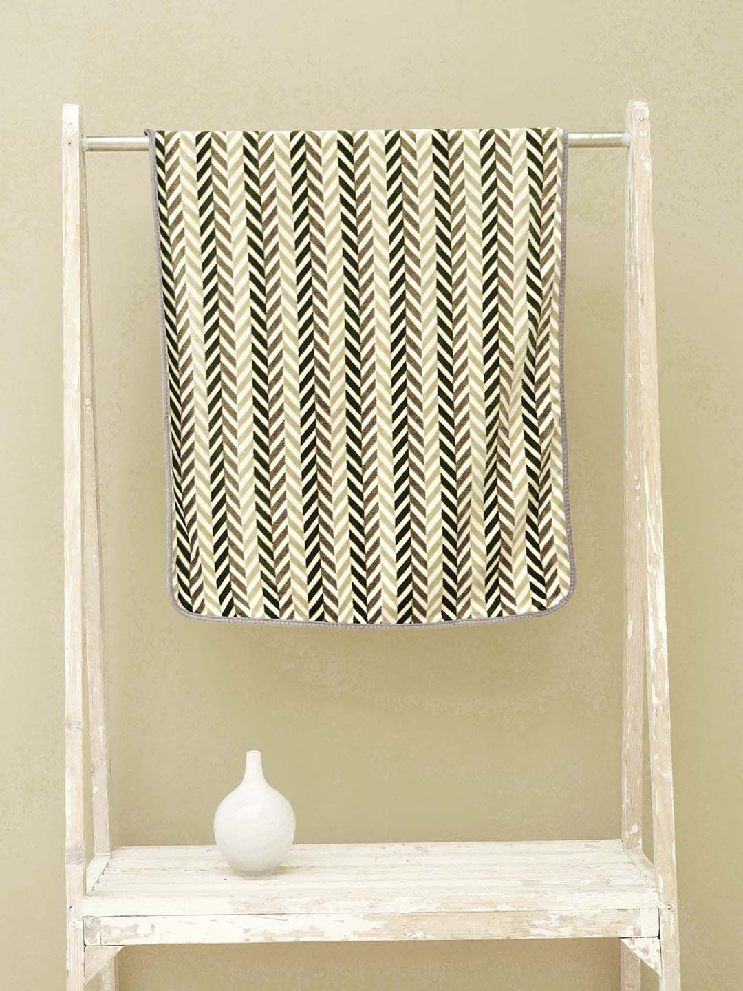 Ariana Green & Beige Geometric Print Superior High Absorbent 400 GSM Bath Towel