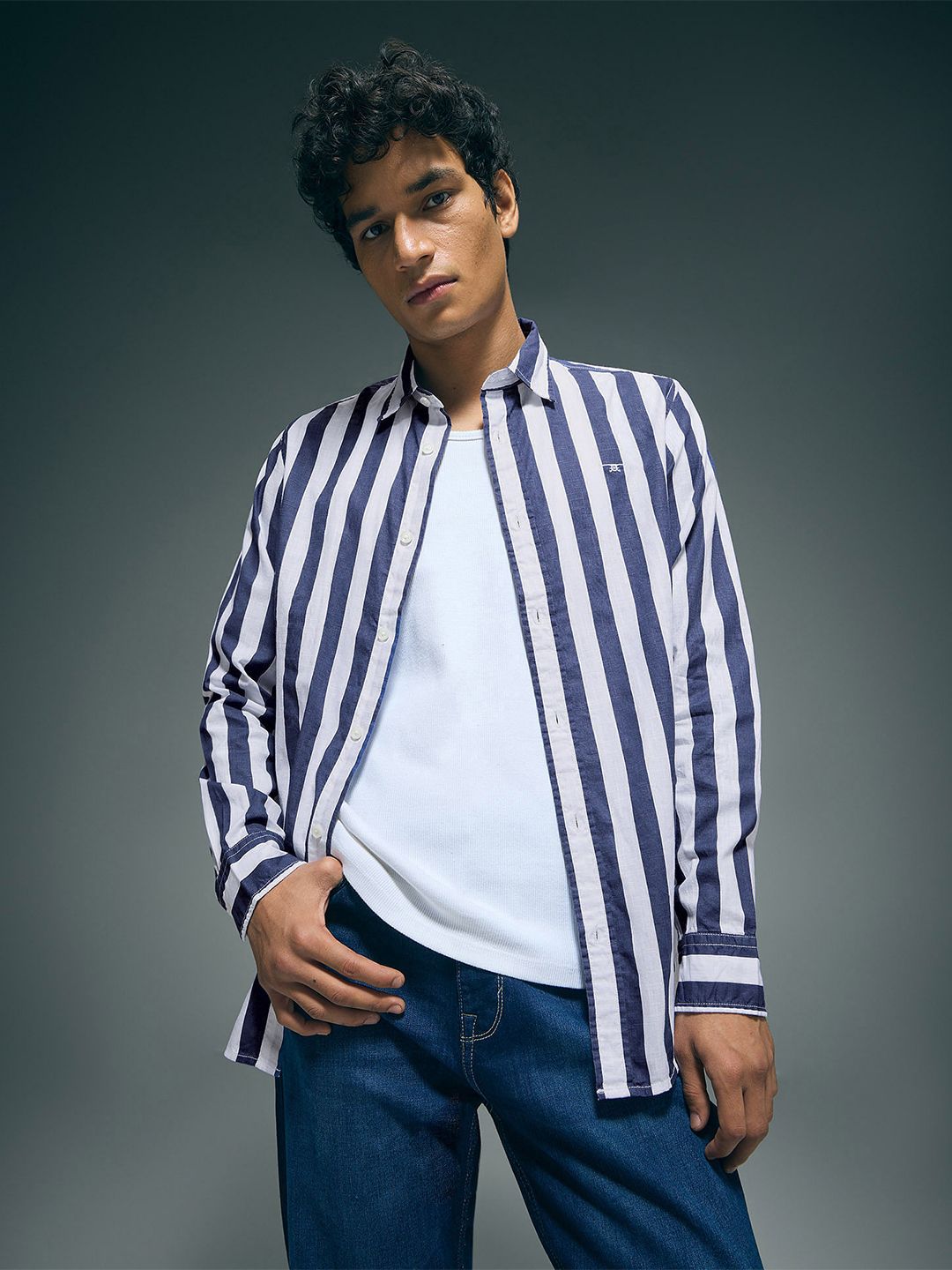 Flying Machine Slim Fit Vertical Stripes Pure Cotton Casual Shirt