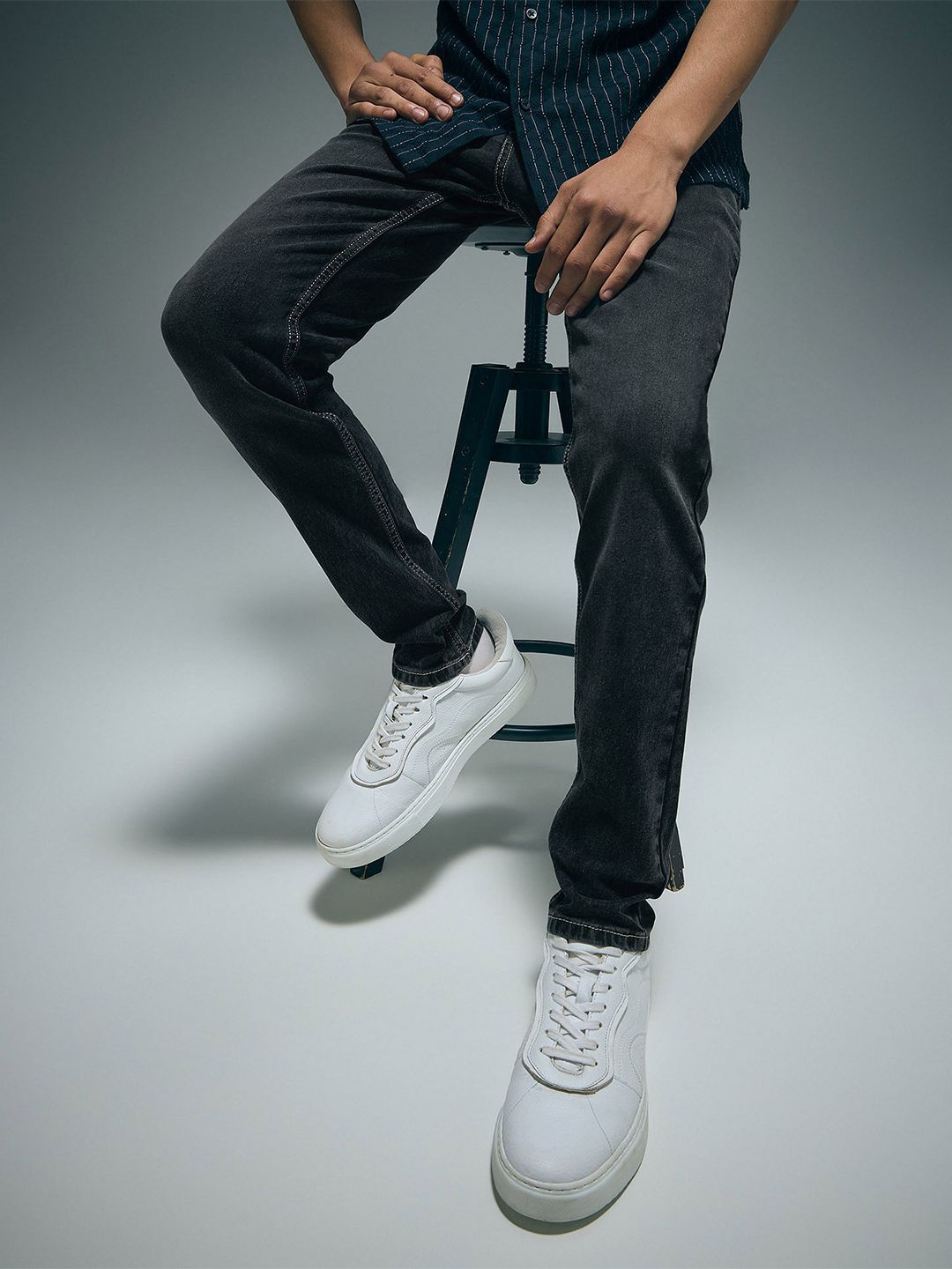 Flying Machine Men Grey Skinny Fit Light Fade Stretchable Jeans