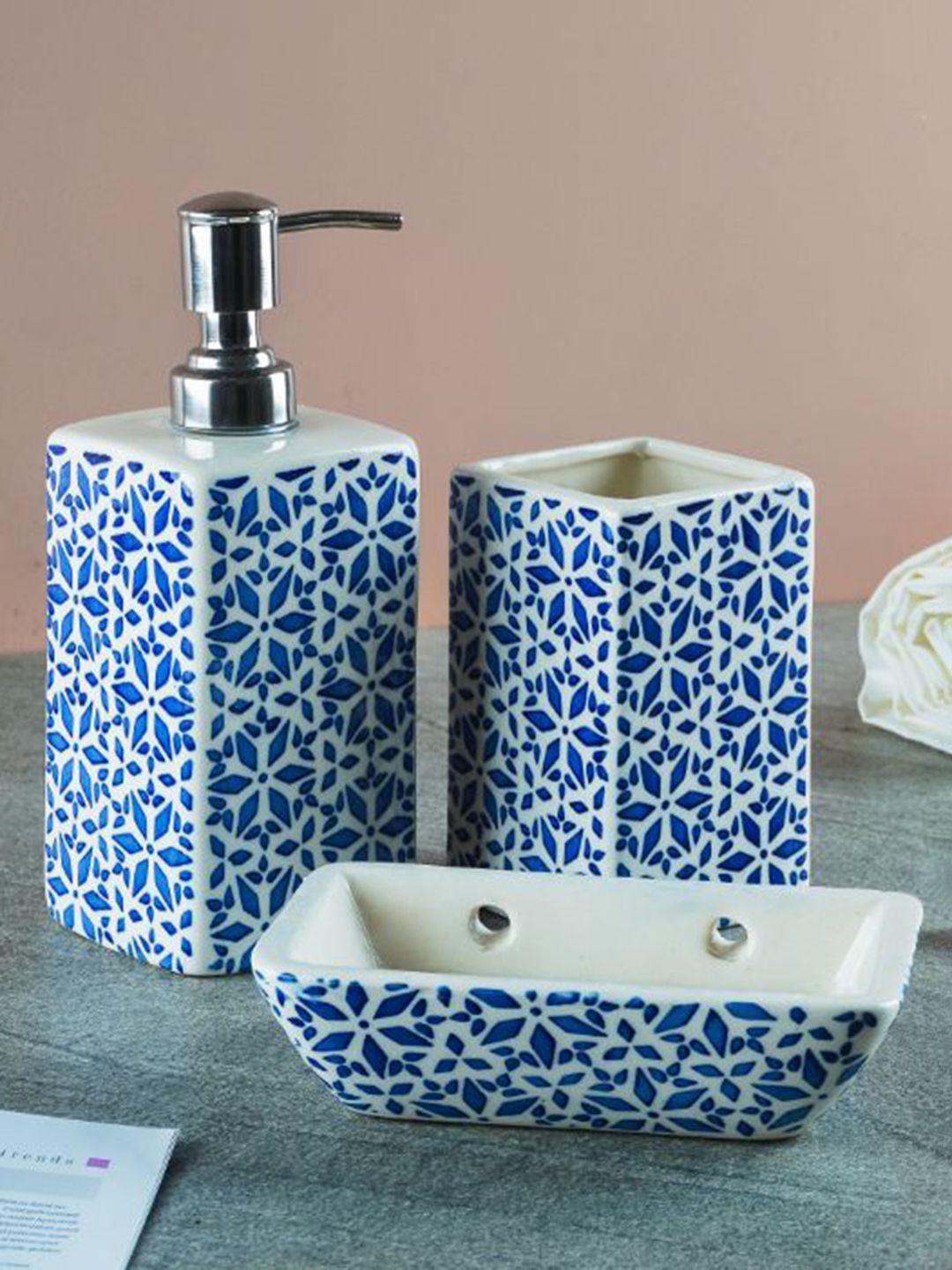 The Decor Mart Blue 3 Pieces Printed Bathroom Accessories