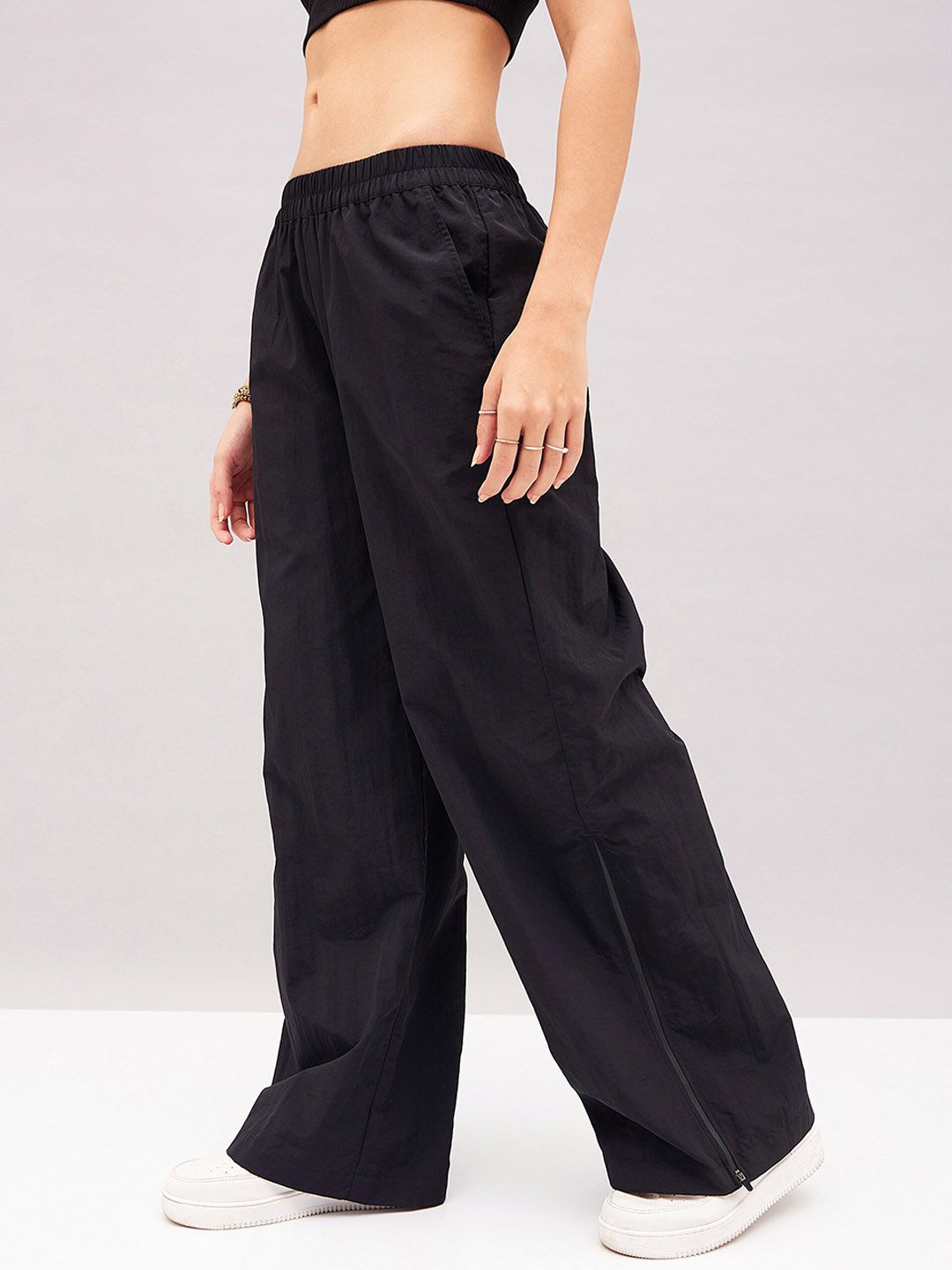 SASSAFRAS Women Mid Rise Straight Fit Parallel Parachute Trousers Price in India