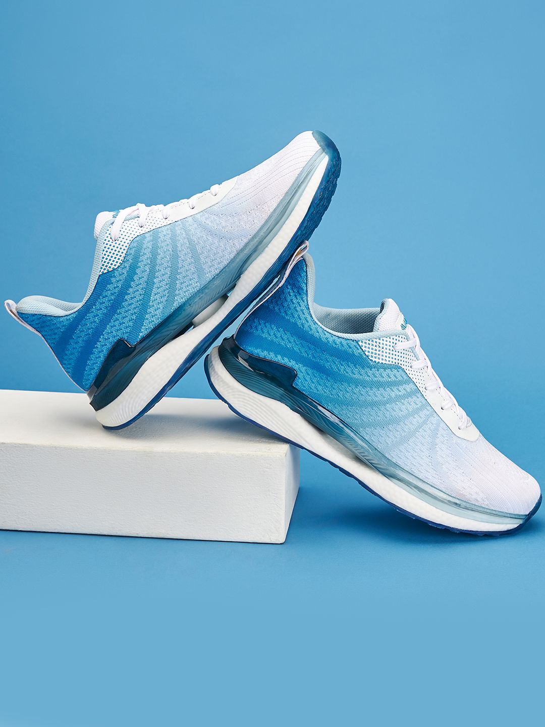 AVANT Men's Blue & White Rainbow Casual Shoes