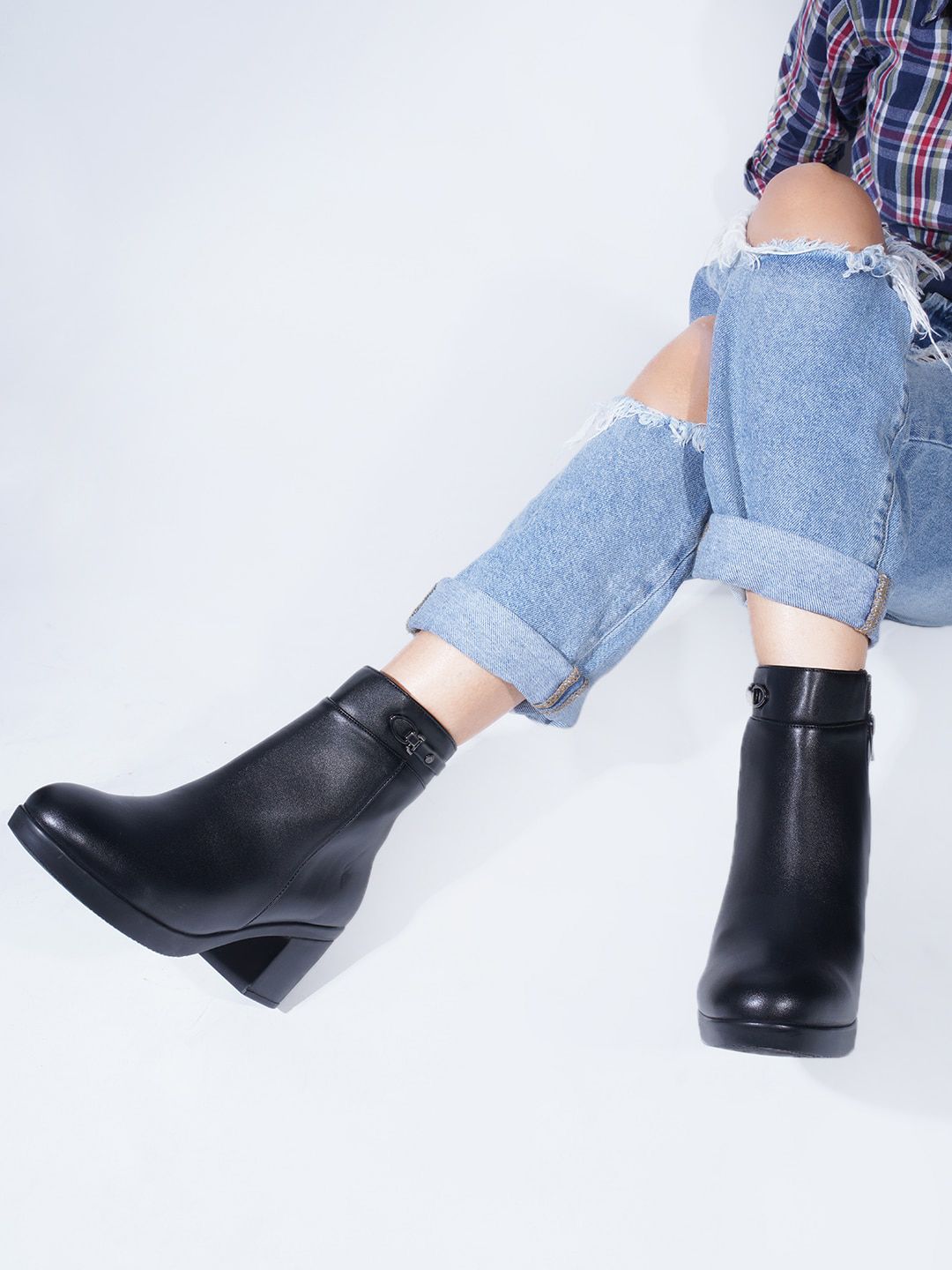 SHUZ TOUCH Women Heeled Mid-Top Chunky Boots