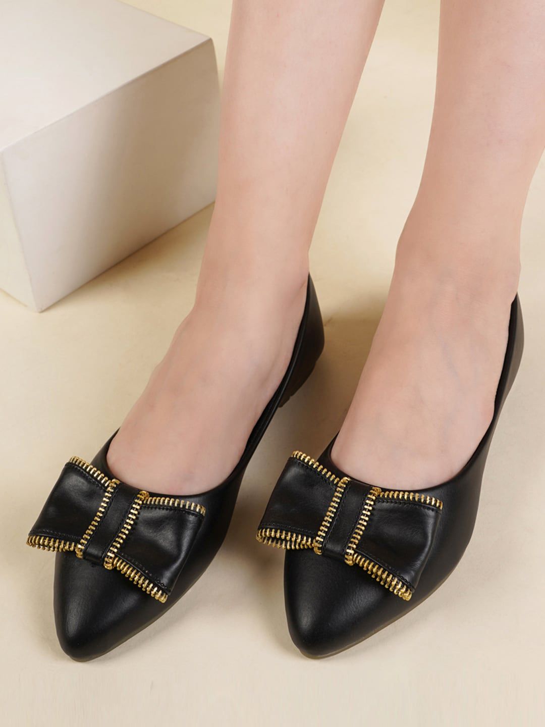 DressBerry Black Pointed Toe Ballerinas With Bows