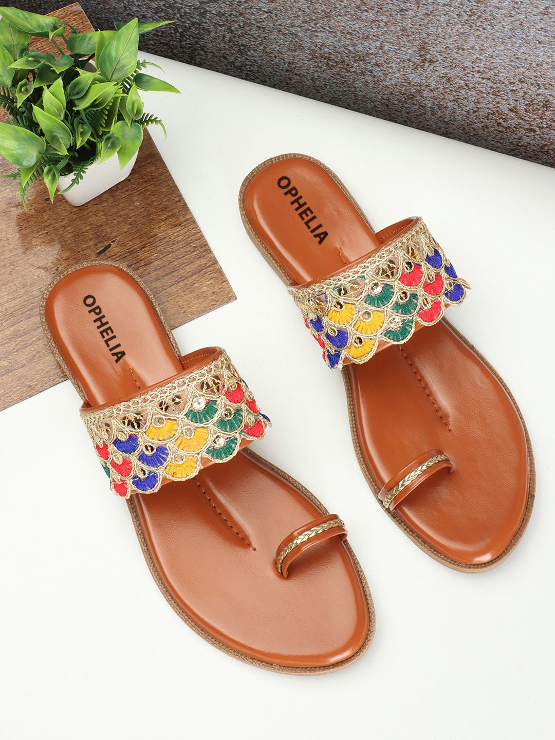 OPHELIA Embellished One Toe Flats