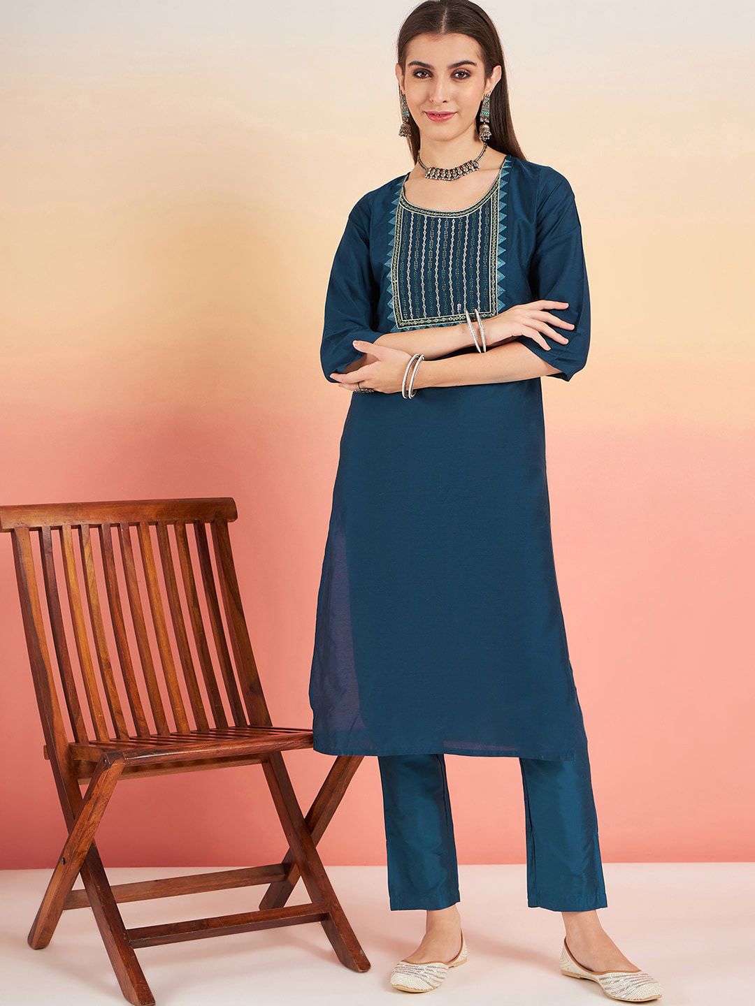 Sangria Ethnic Motifs Embroidered Straight Kurta With Trouser