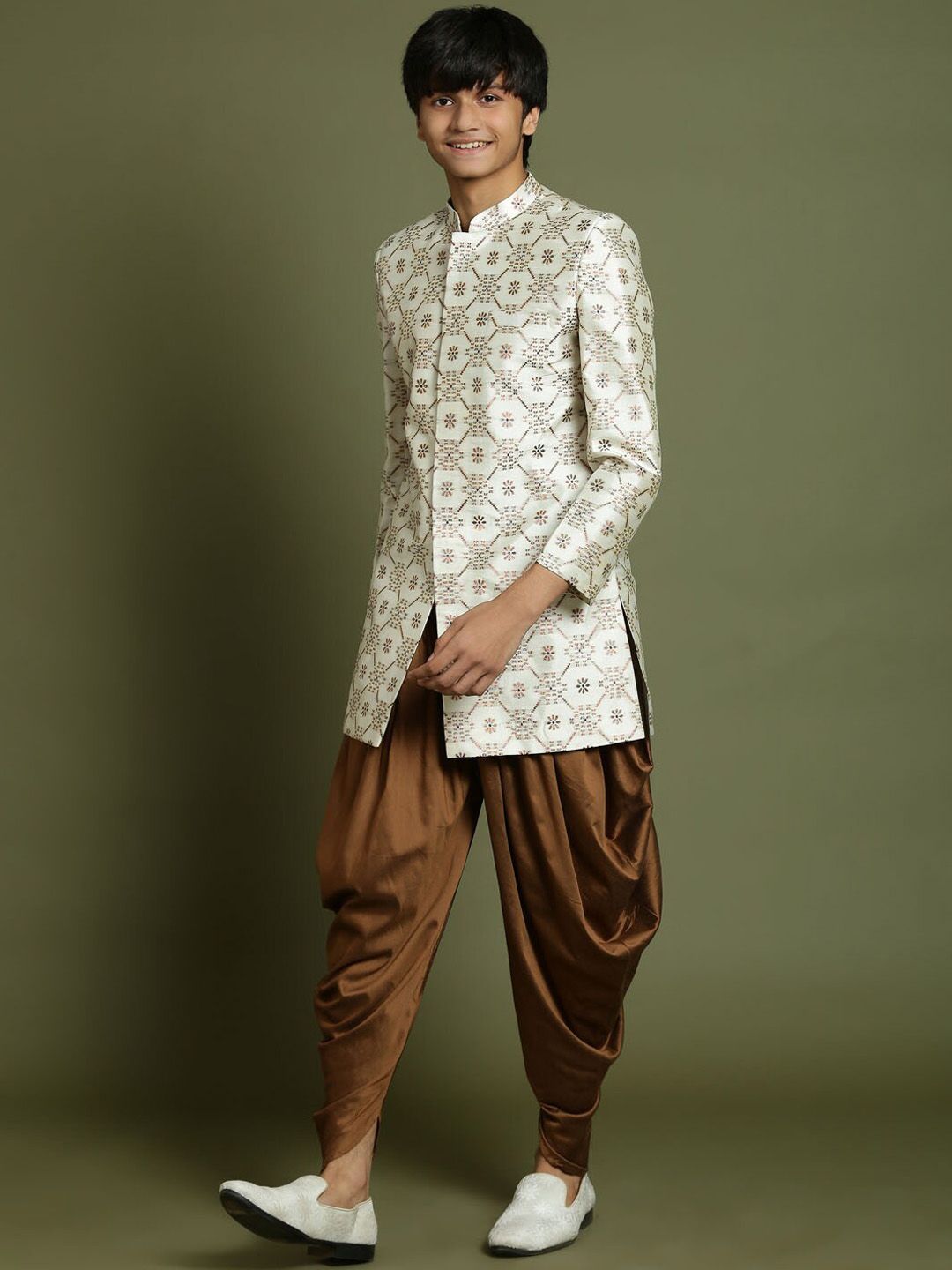 VASTRAMAY Boys Printed Mandarin Collar Jacquard Sherwani Set deal from myntra