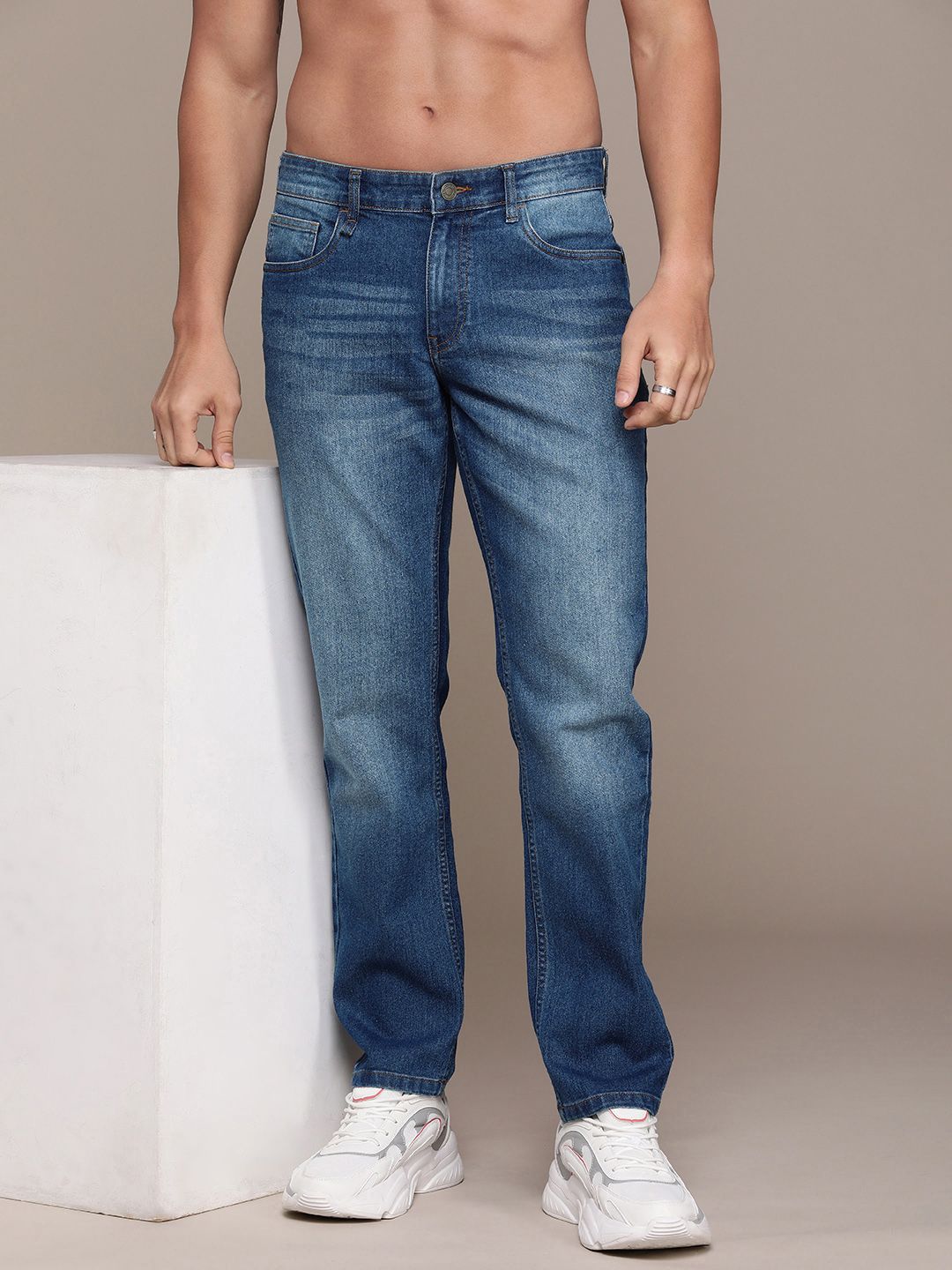 The Roadster Life Co. Men Slim Fit Heavy Fade Stretchable Jeans