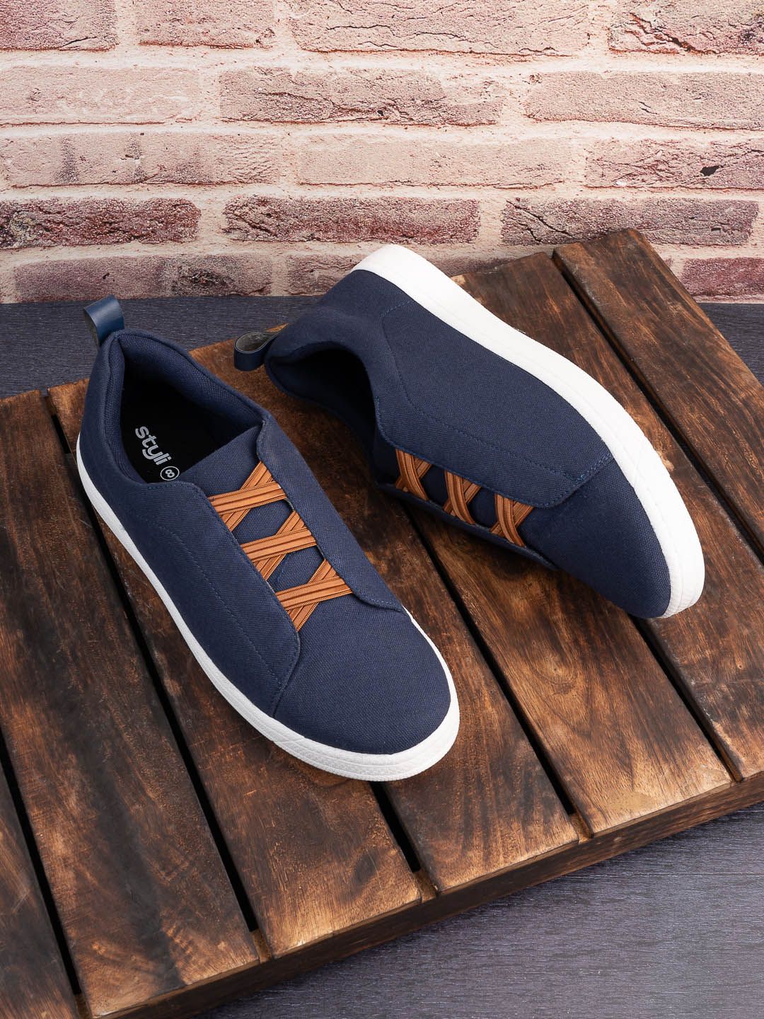Styli Men Navy Blue Round Toe Contrast Stretch Lace Canvas Sneakers