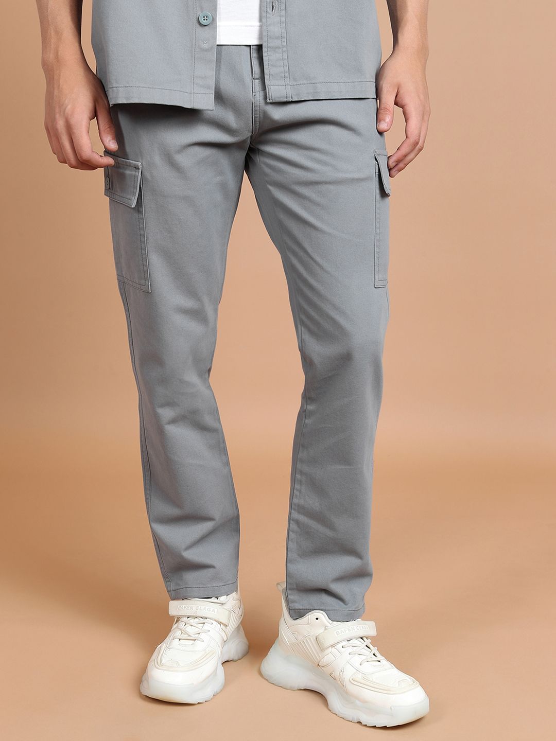 HIGHLANDER Men Tapered Fit Mid-Rise Pure Cotton Cargo Regular Fit Trousers