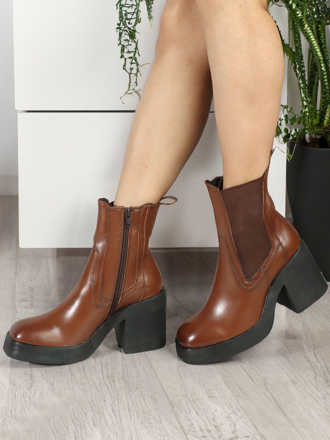 ELLE Women Platform-Heeled Mid-Top Chelsea Boots